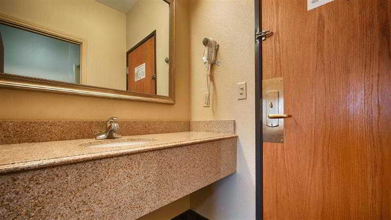 Best Western Windsor Pointe Hotel & Suites-AT&T Center