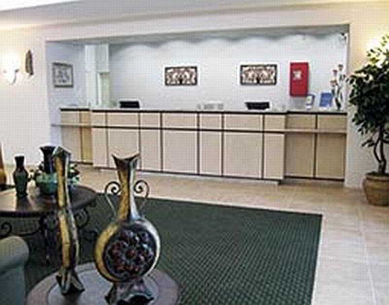 Comfort Inn & Suites Near Six Flags & Medical Center