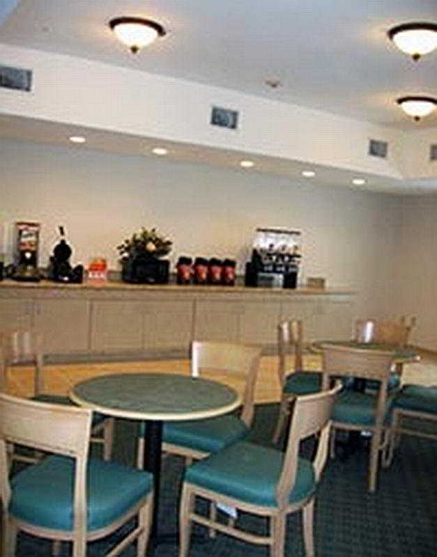 Comfort Inn & Suites Near Six Flags & Medical Center
