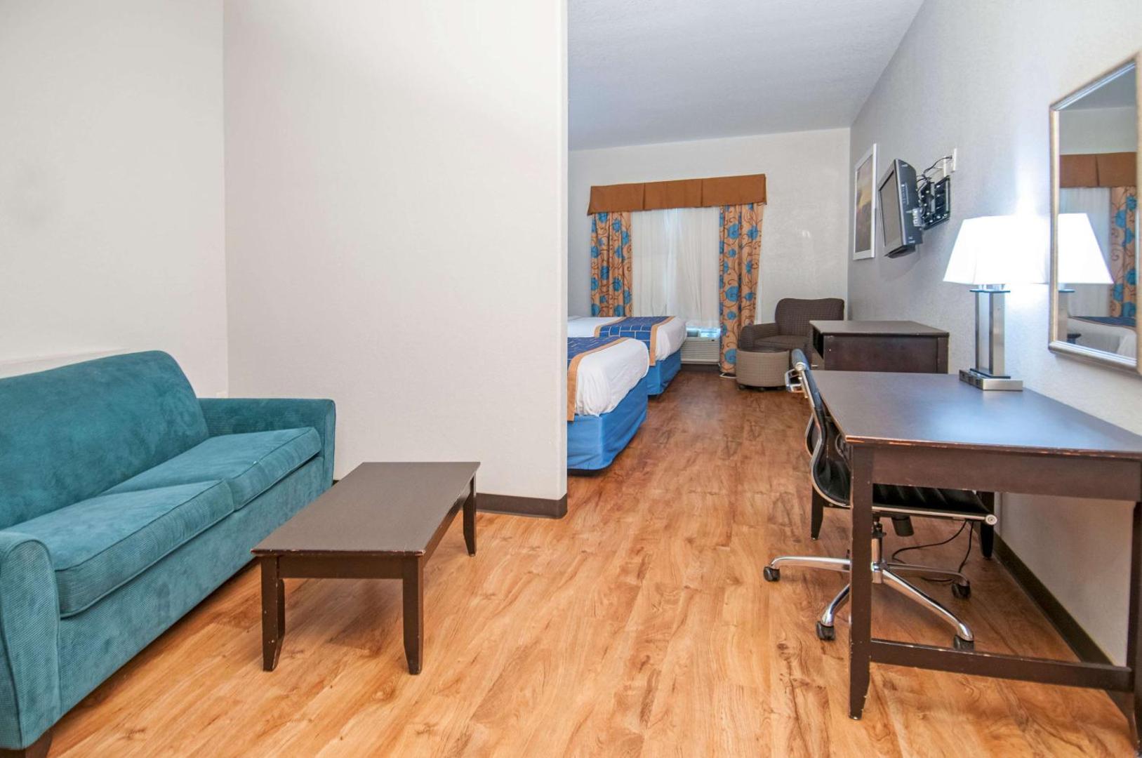 Days Inn & Suites by Wyndham San Antonio near Frost Bank Ctr