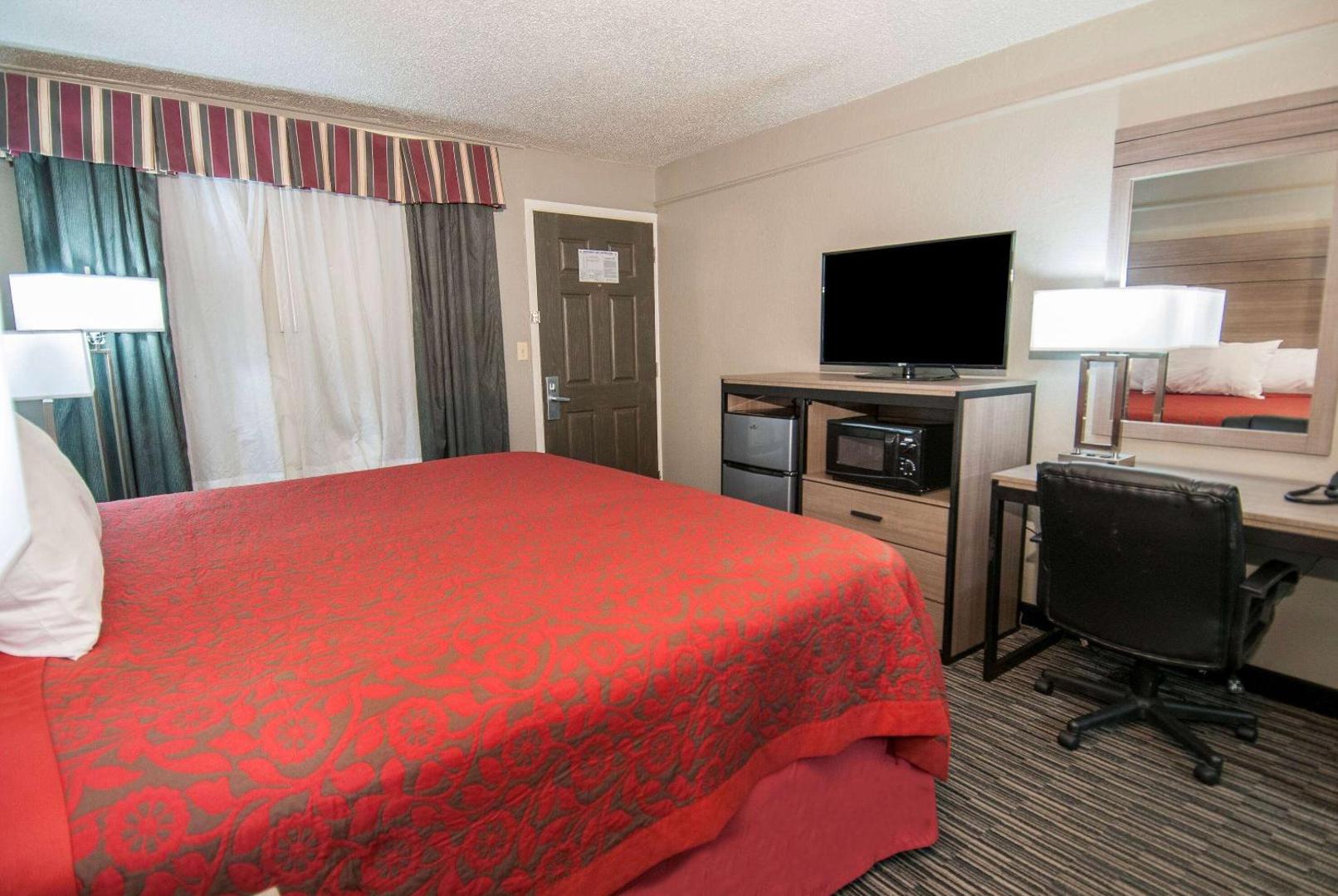 Days Inn by Wyndham Central San Antonio NW Medical Center