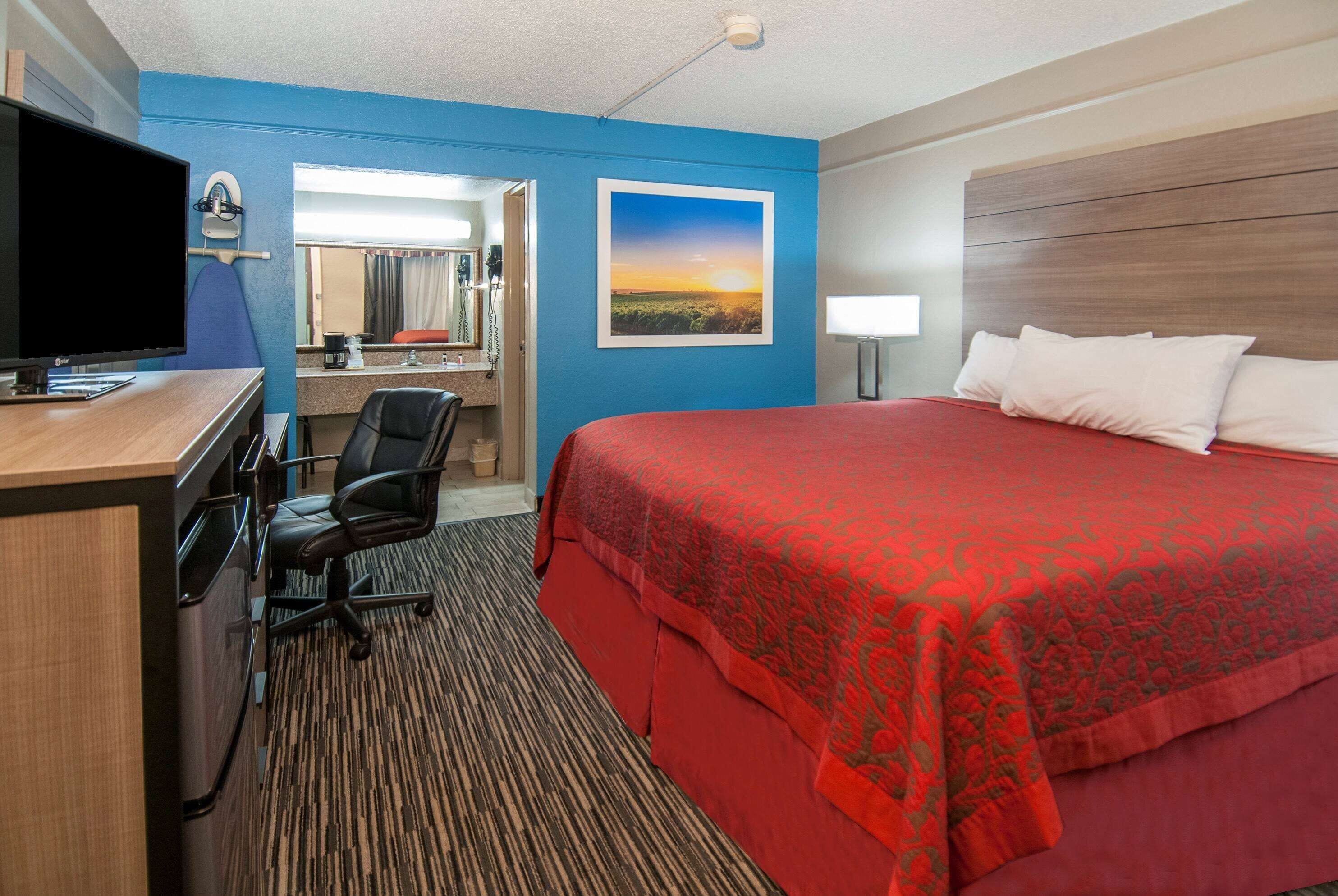 Days Inn by Wyndham Central San Antonio NW Medical Center