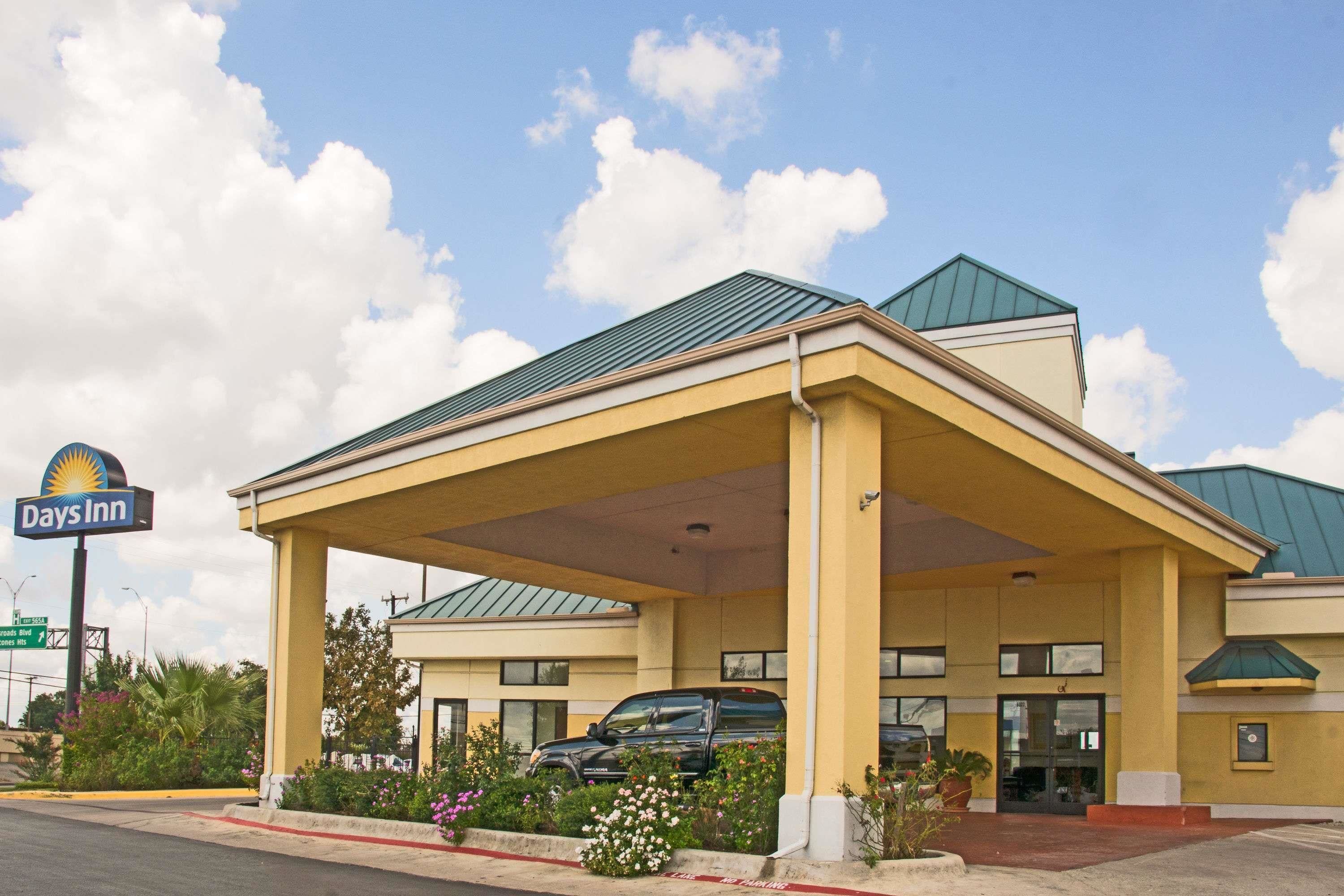 Days Inn by Wyndham Central San Antonio NW Medical Center