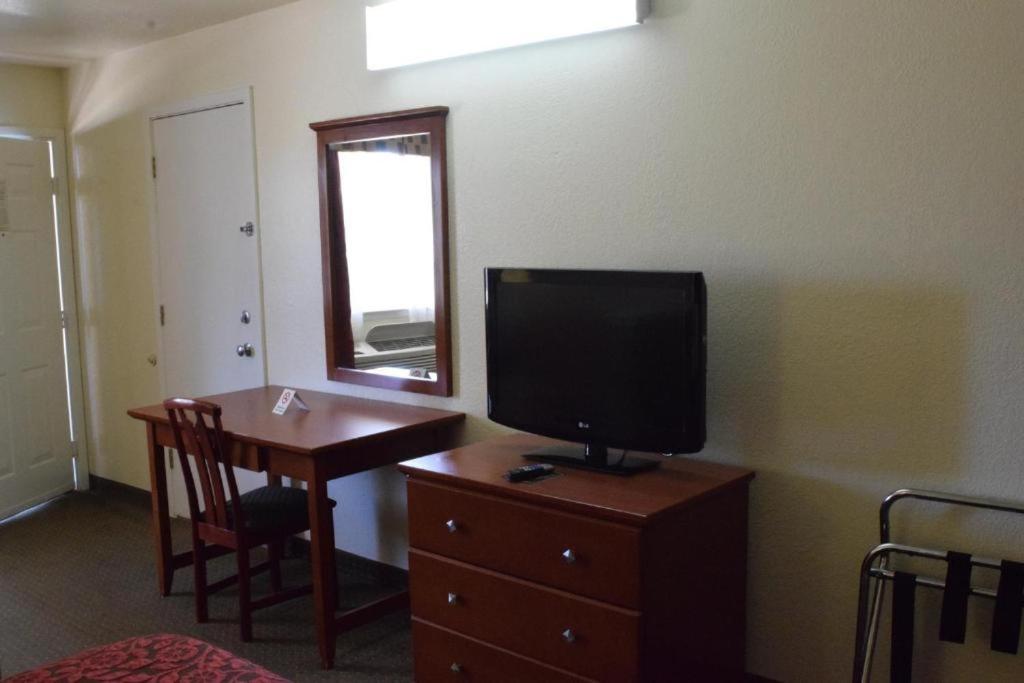 Days Inn by Wyndham San Antonio Southeast By AT&T Center
