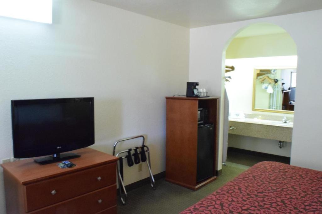 Days Inn by Wyndham San Antonio Southeast By AT&T Center