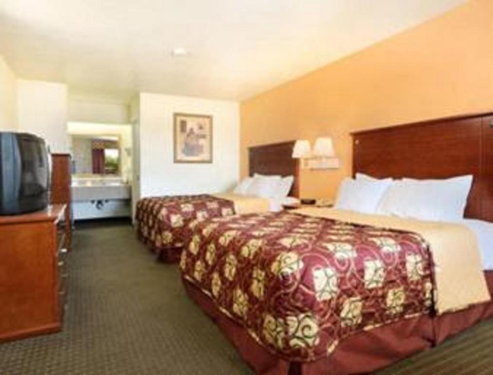Days Inn by Wyndham San Antonio Southeast By AT&T Center