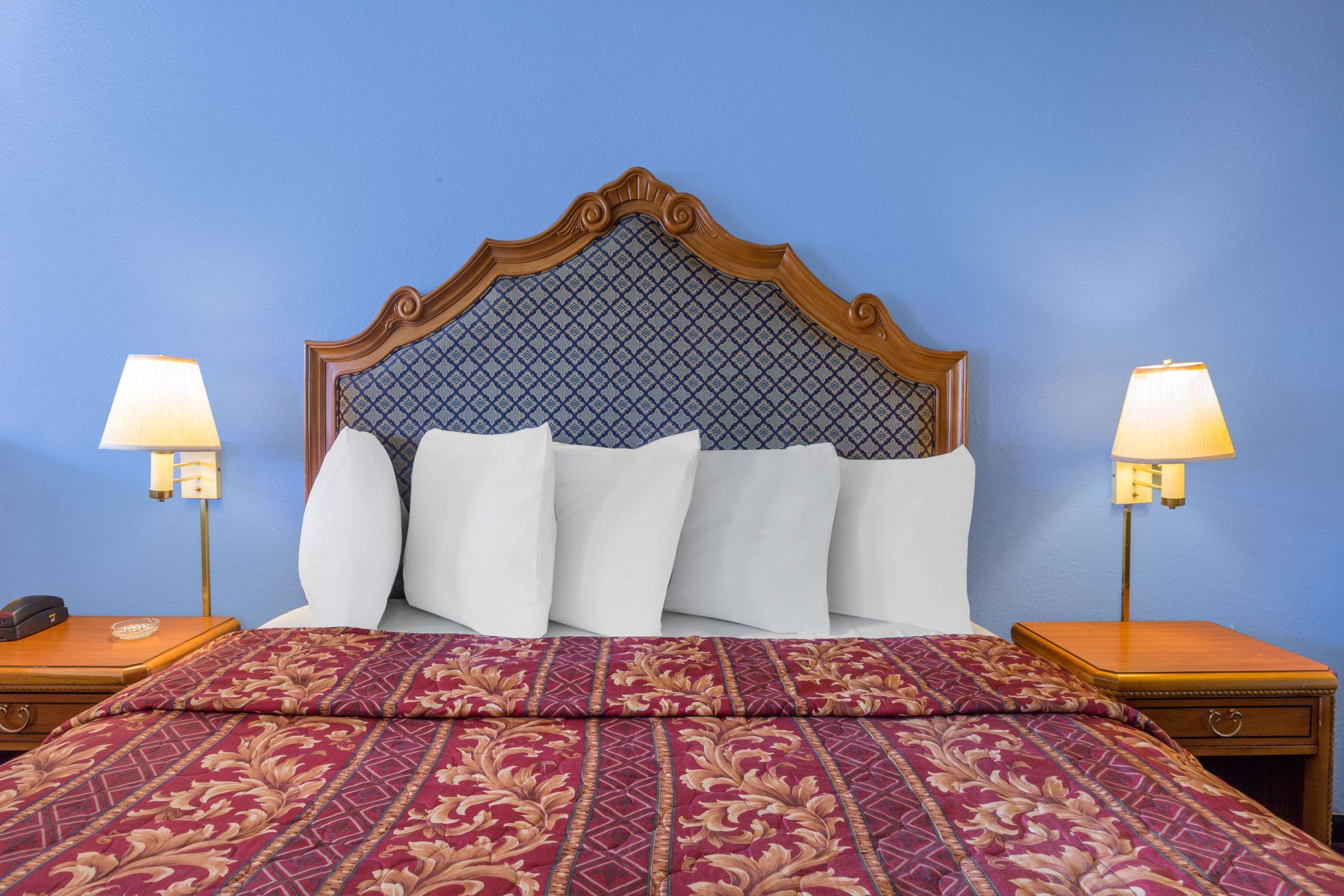 Days Inn by Wyndham San Antonio