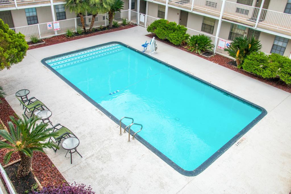 Deluxe Inn San Antonio/Near Lackland AFB