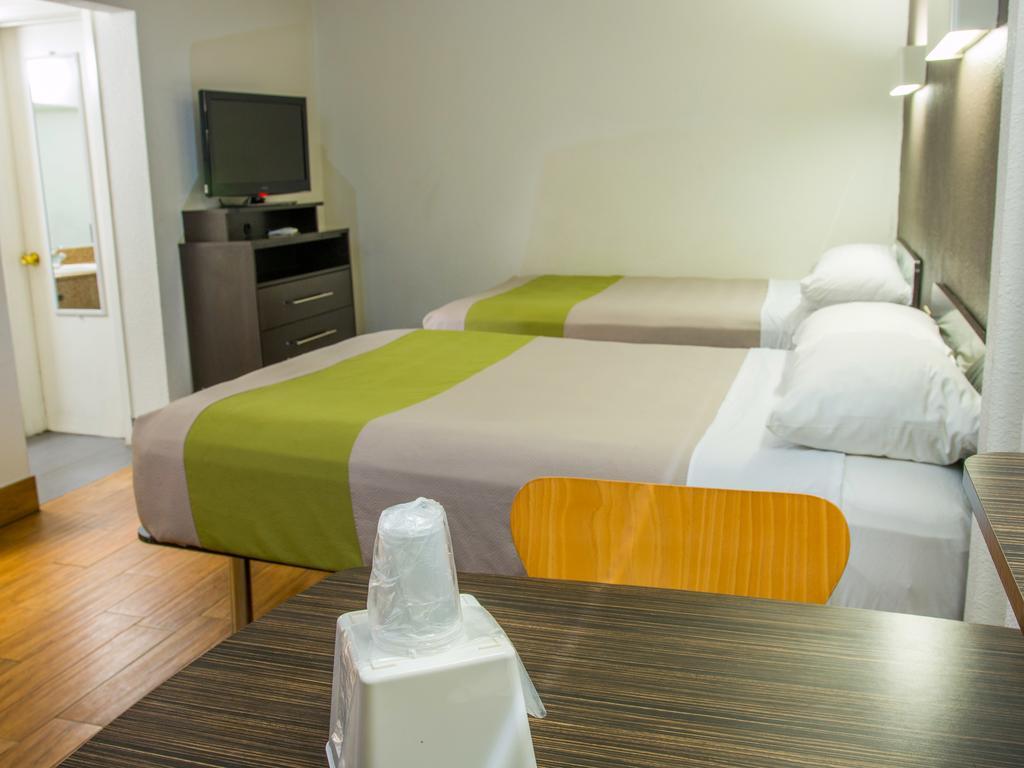 Deluxe Inn San Antonio/Near Lackland AFB