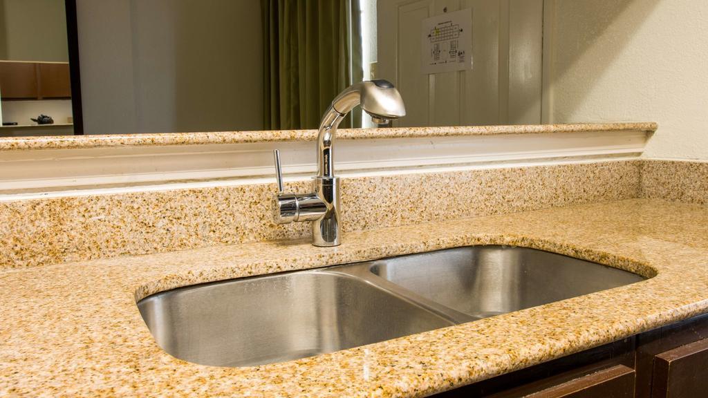 Deluxe Inn San Antonio/Near Lackland AFB