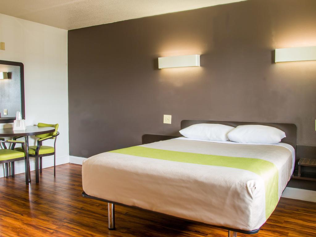 Deluxe Inn San Antonio/Near Lackland AFB