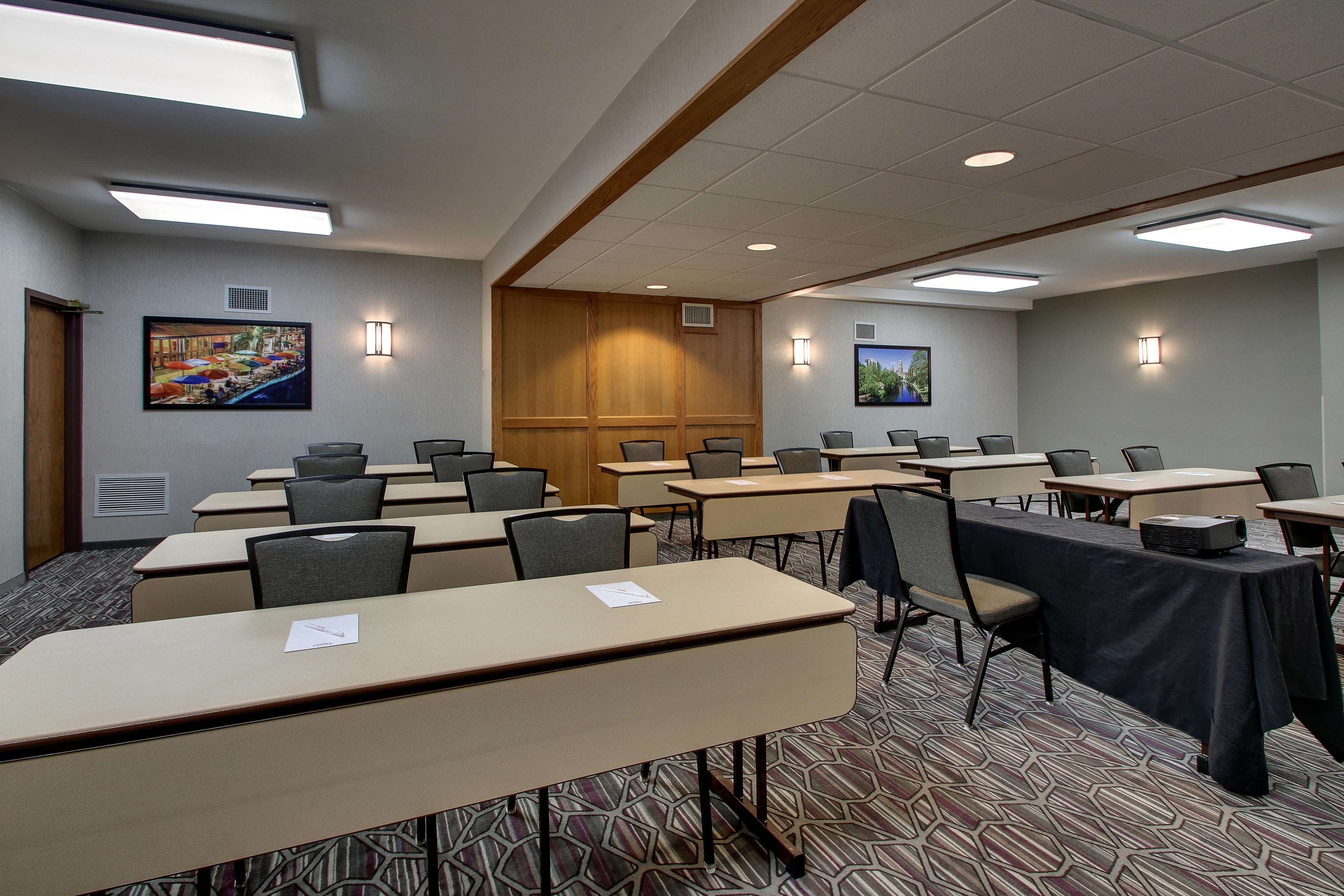 Drury Plaza Hotel San Antonio Airport