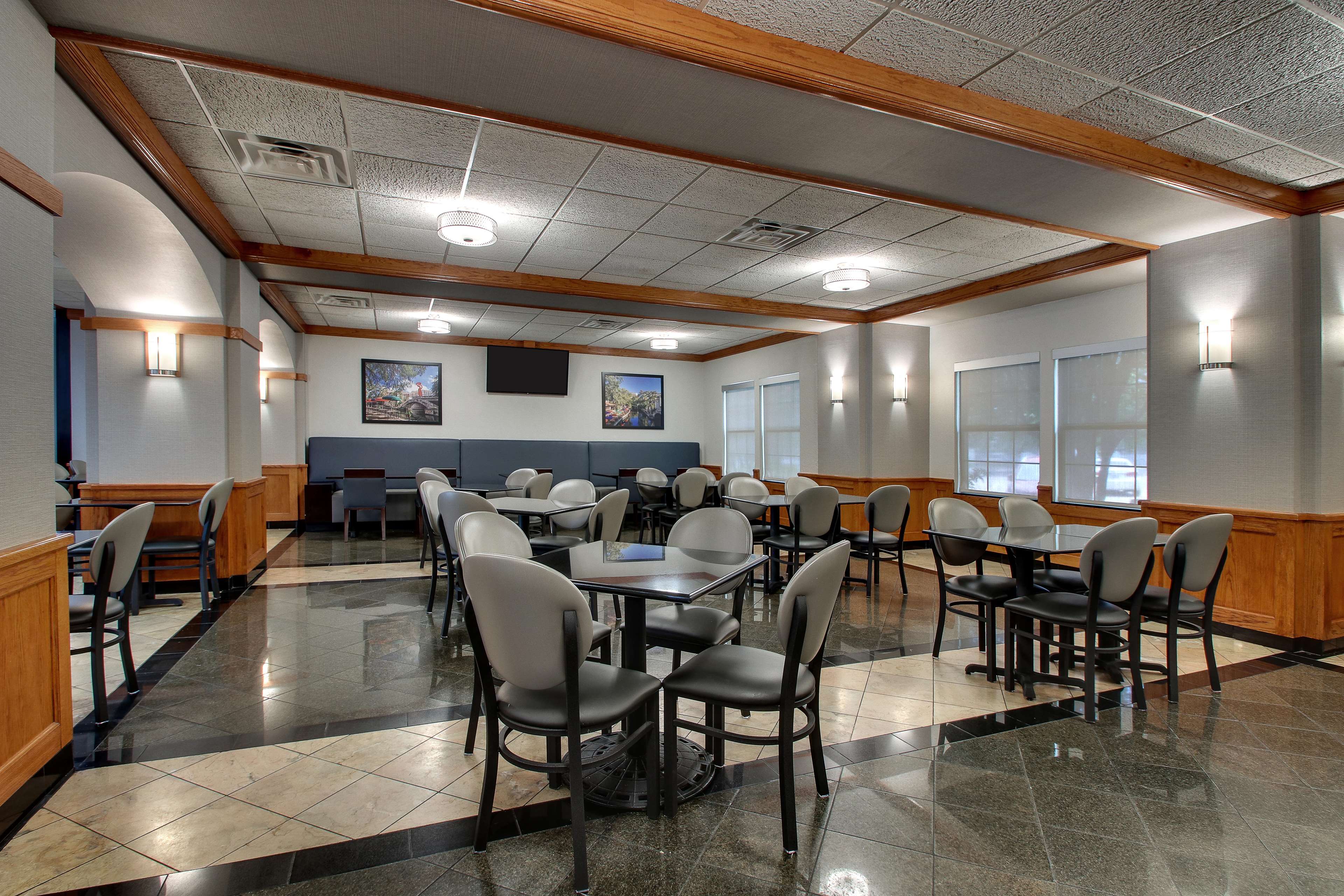 Drury Inn & Suites Northwest Medical Center