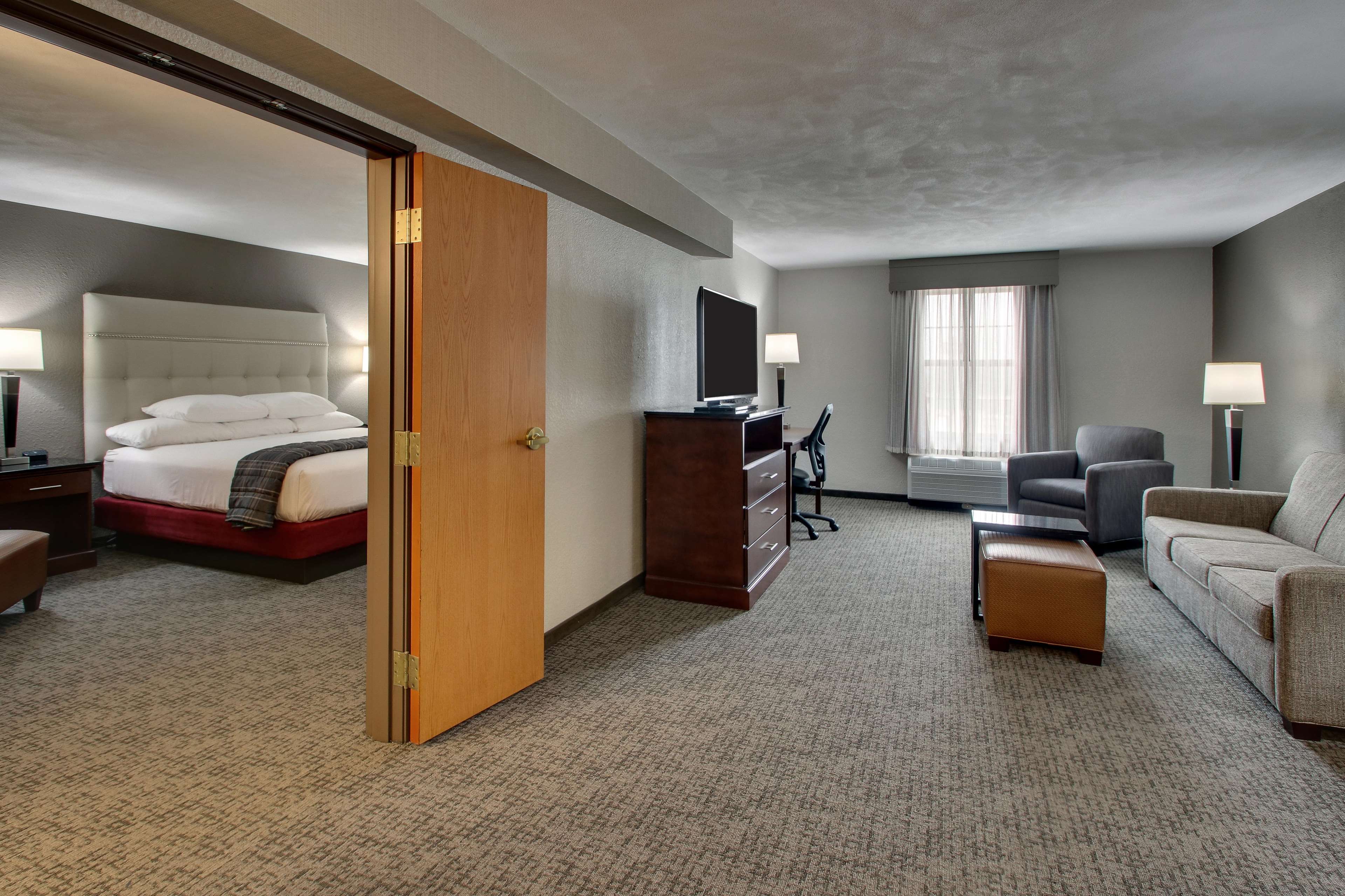 Drury Inn & Suites Northwest Medical Center