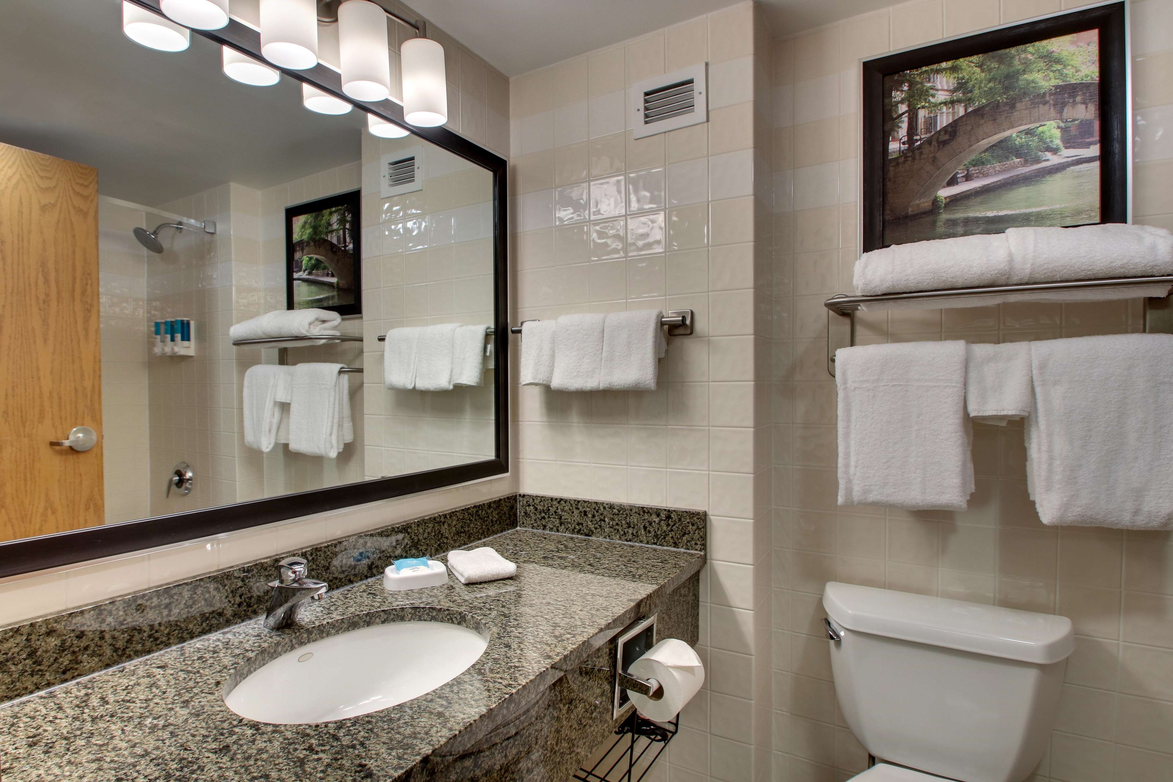 Drury Inn & Suites Northwest Medical Center