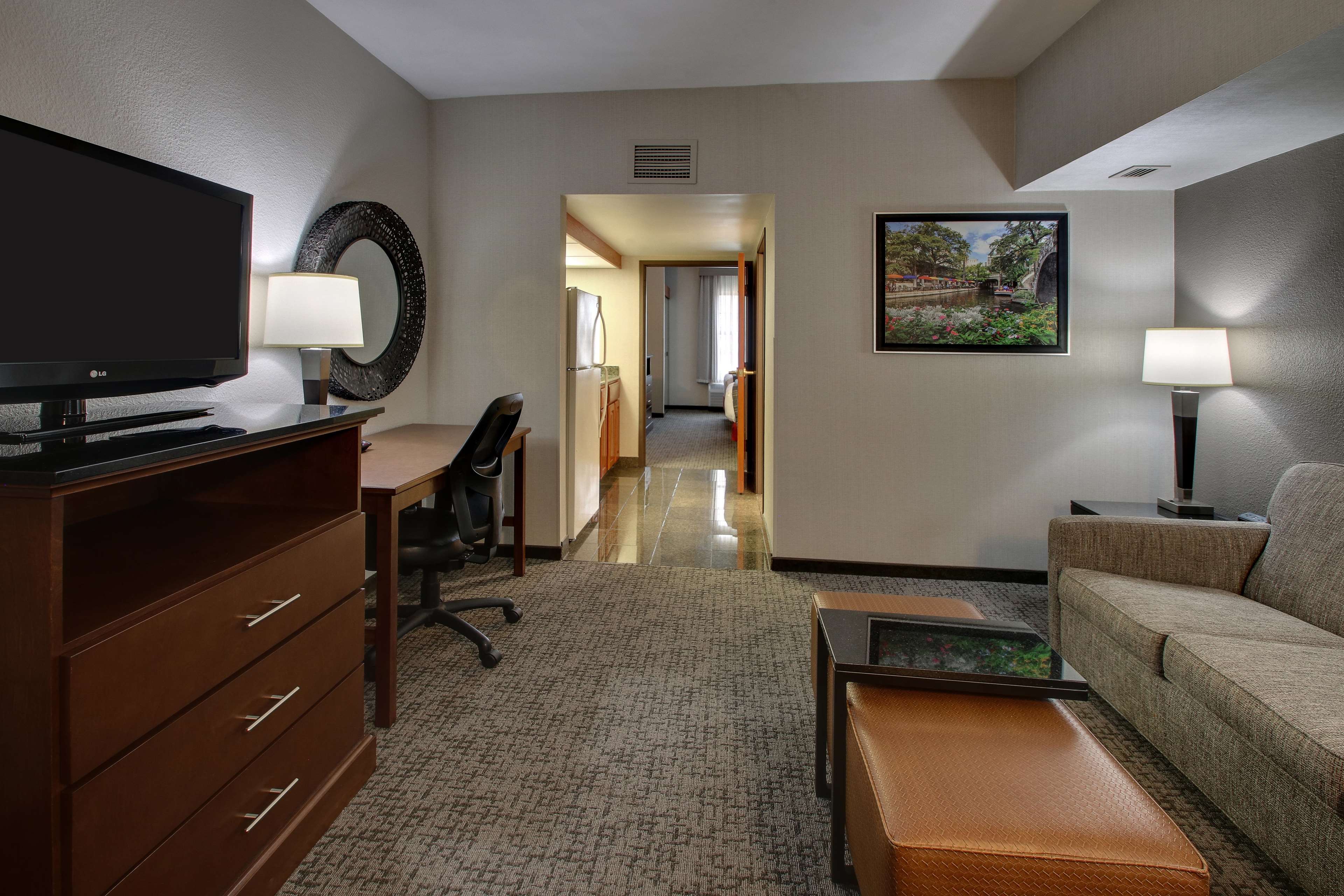 Drury Inn & Suites Northwest Medical Center