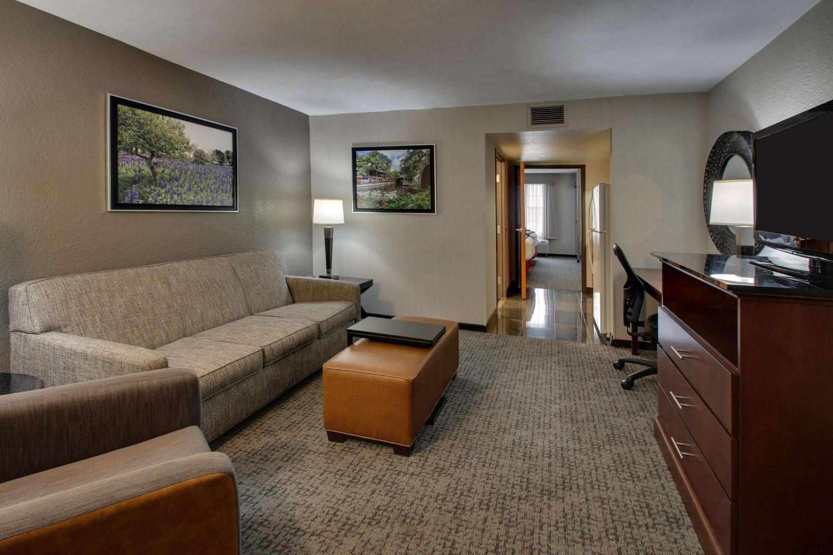 Drury Inn & Suites Northwest Medical Center