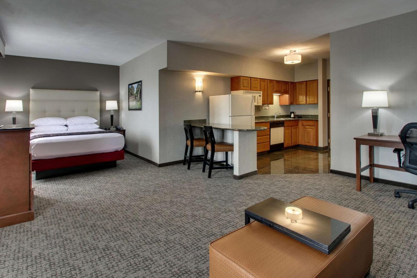 Drury Inn & Suites Northwest Medical Center