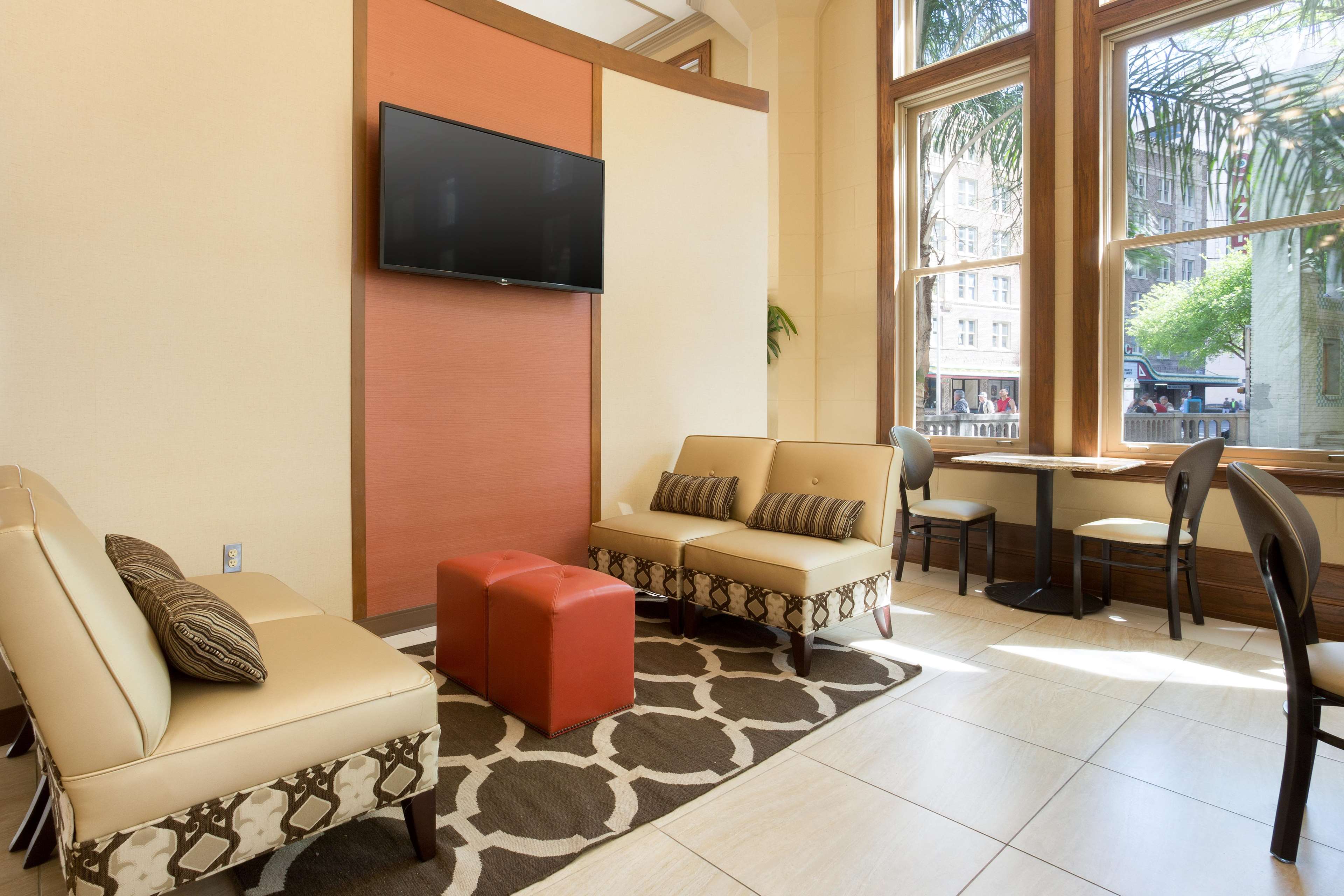 Drury Inn & Suites Riverwalk San Antonio
