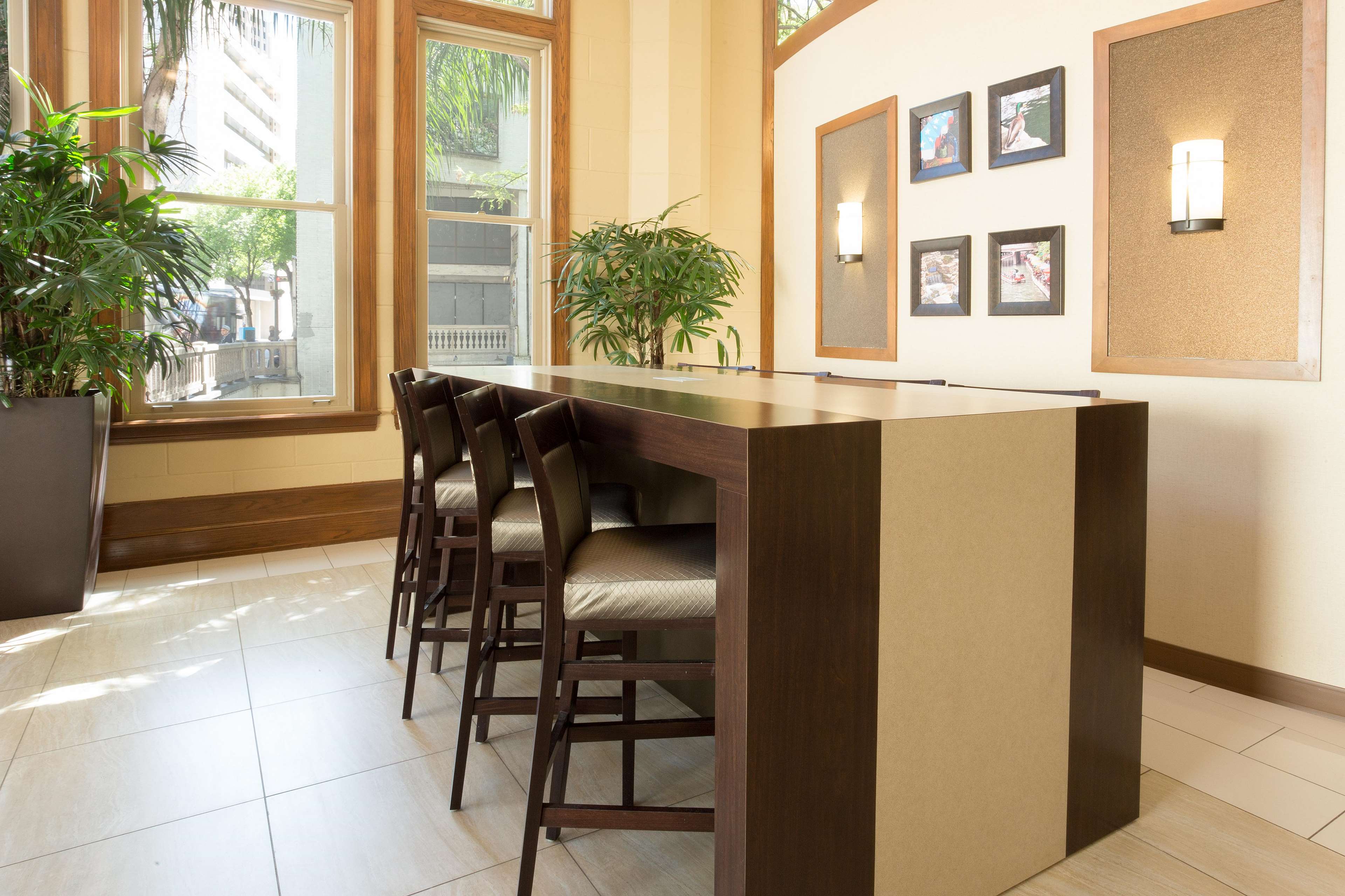 Drury Inn & Suites Riverwalk San Antonio