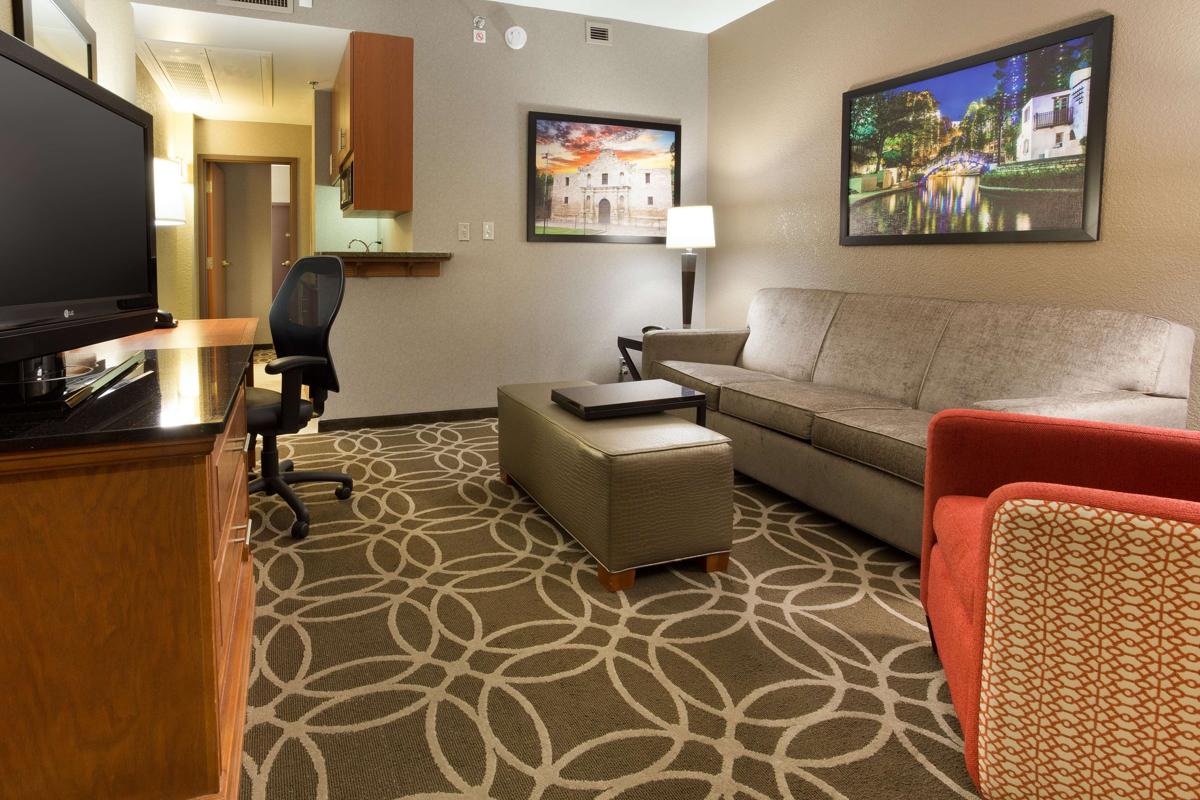 Drury Inn & Suites Riverwalk San Antonio