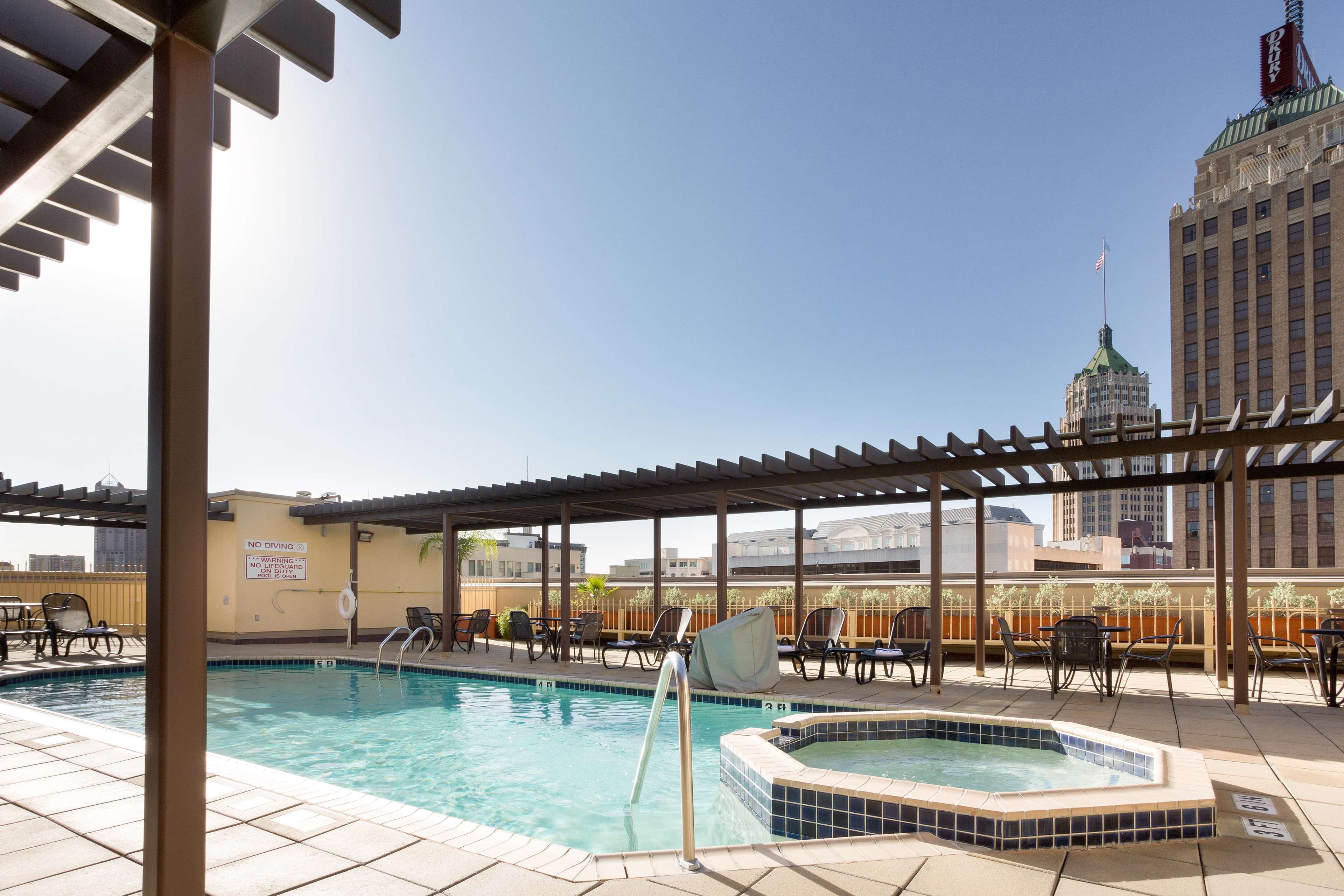 Drury Inn & Suites Riverwalk San Antonio