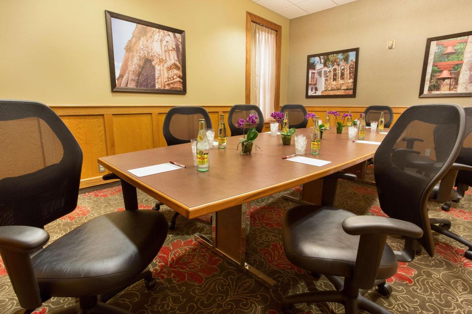 Drury Inn & Suites Riverwalk San Antonio