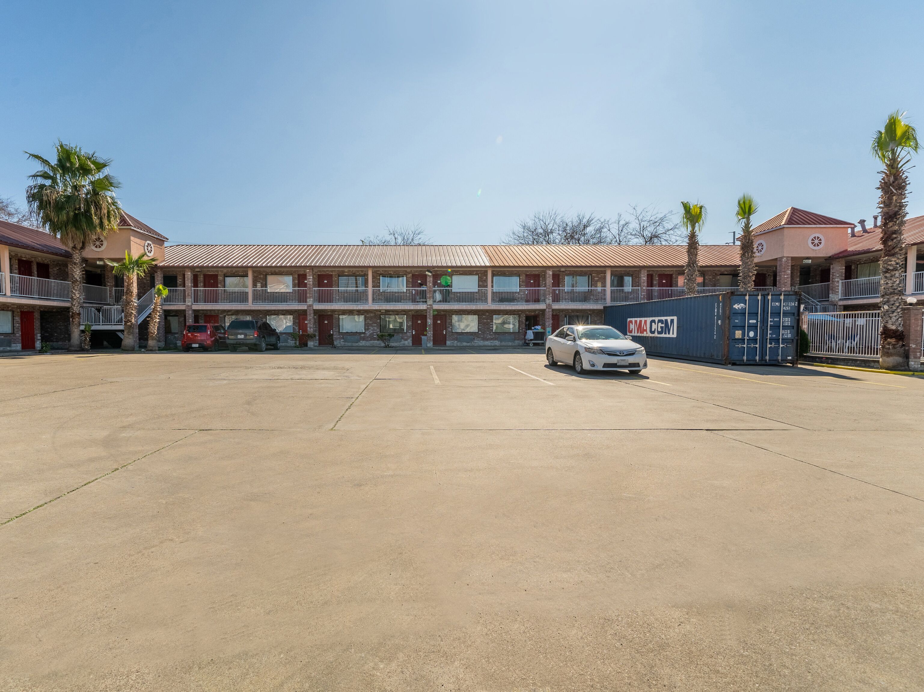 Econo Lodge Inn & Suites