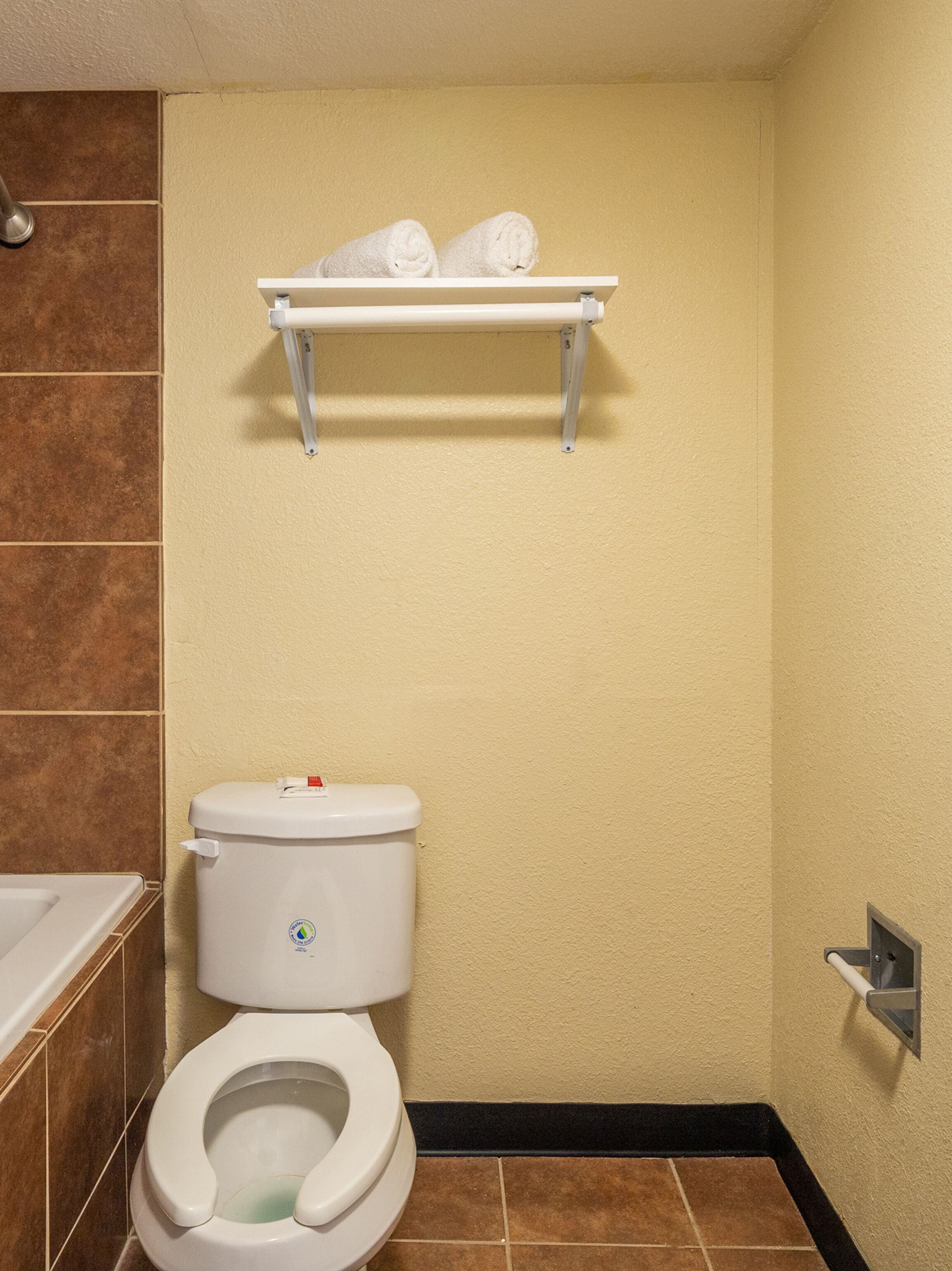Econo Lodge Inn & Suites
