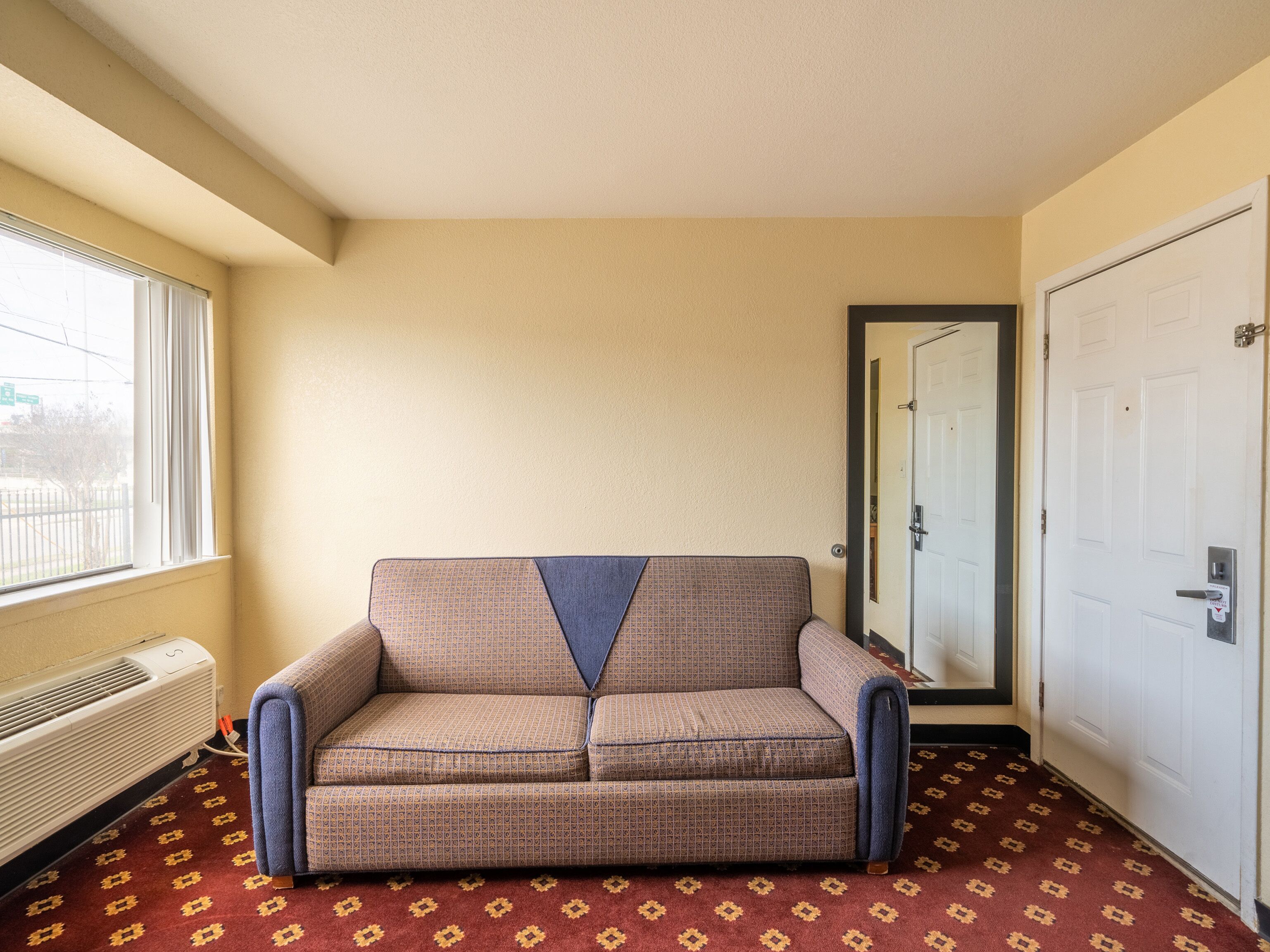 Econo Lodge Inn & Suites