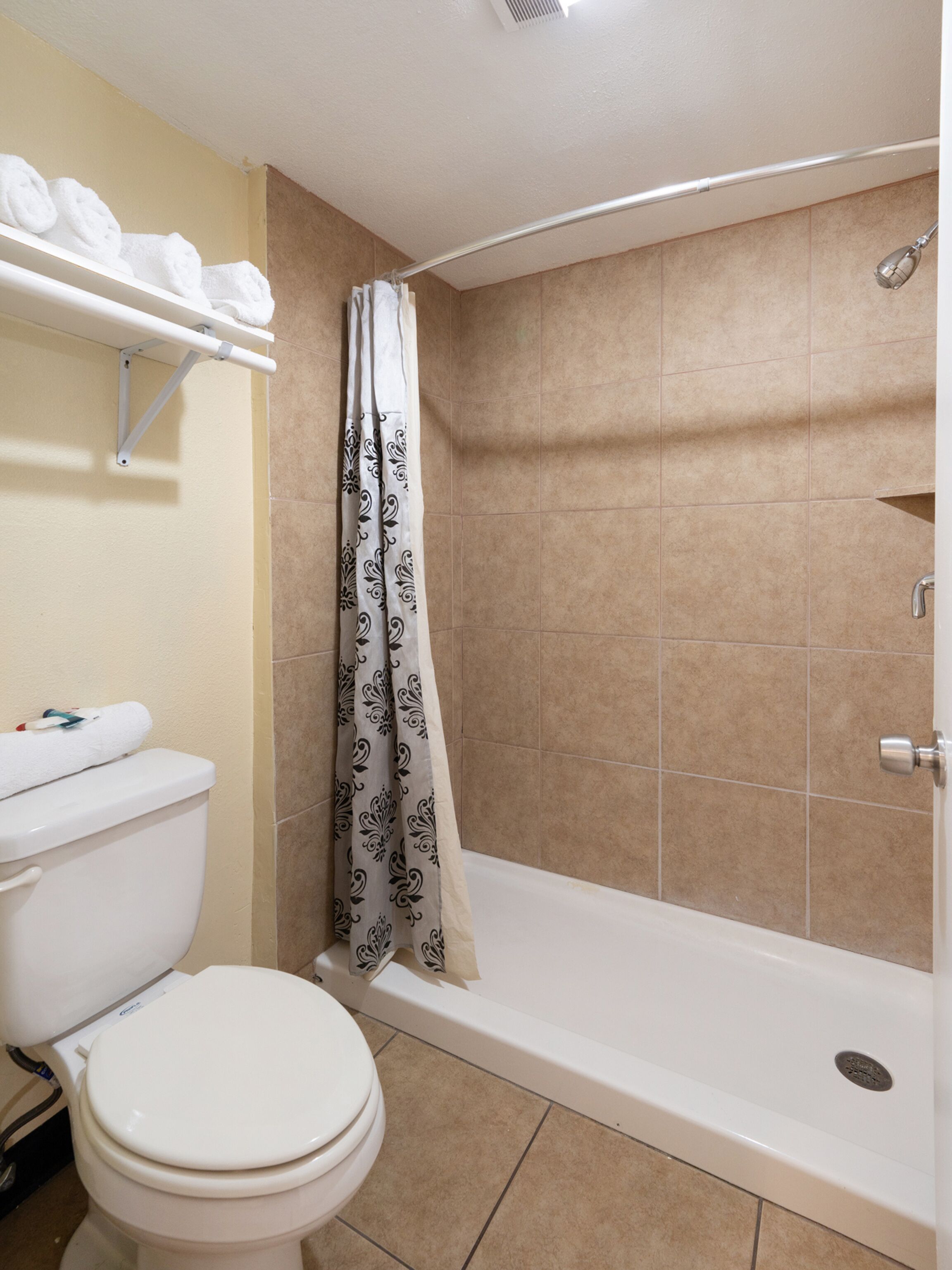 Econo Lodge Inn & Suites
