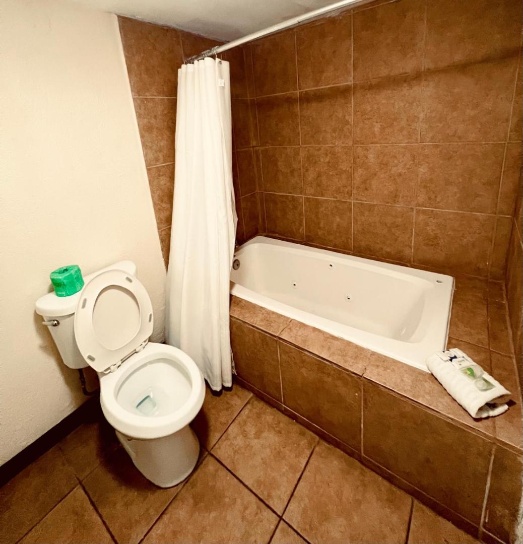 Econo Lodge Inn & Suites