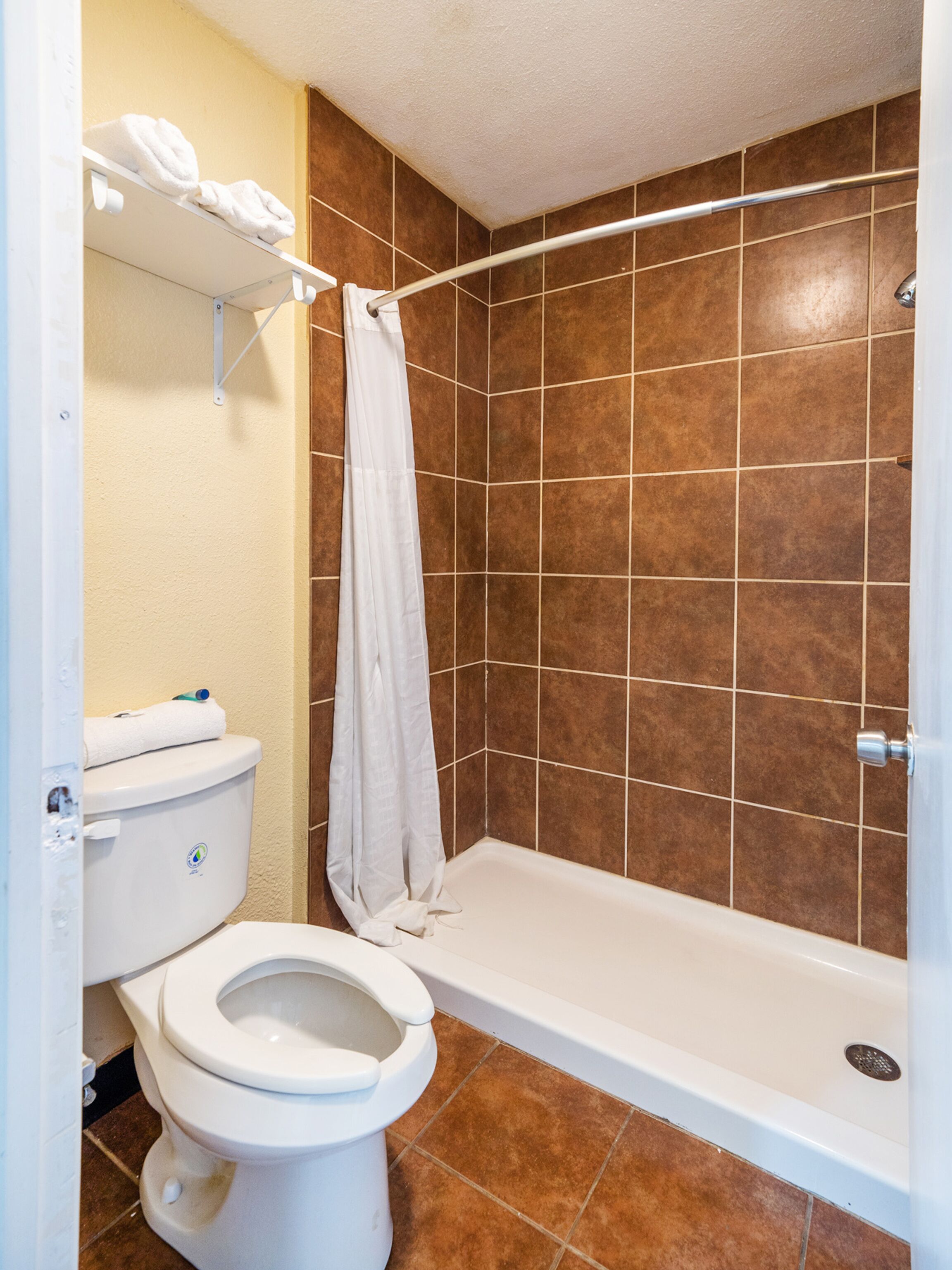 Econo Lodge Inn & Suites