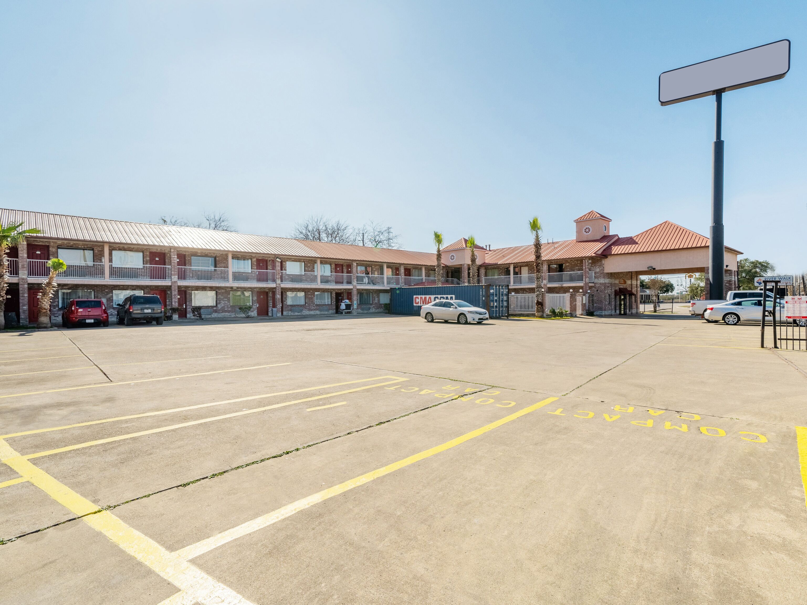 Econo Lodge Inn & Suites