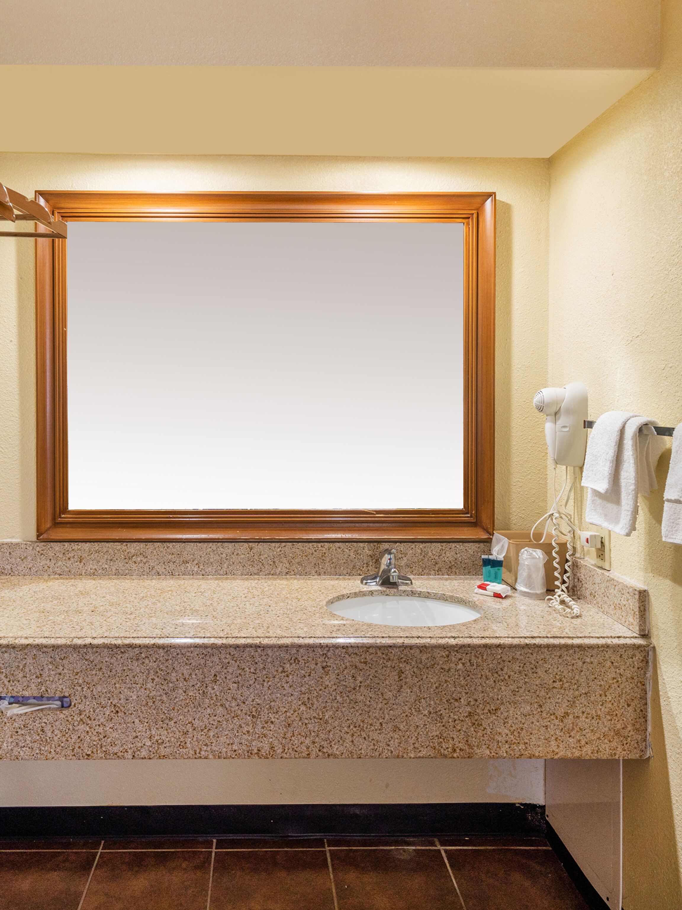 Econo Lodge Inn & Suites