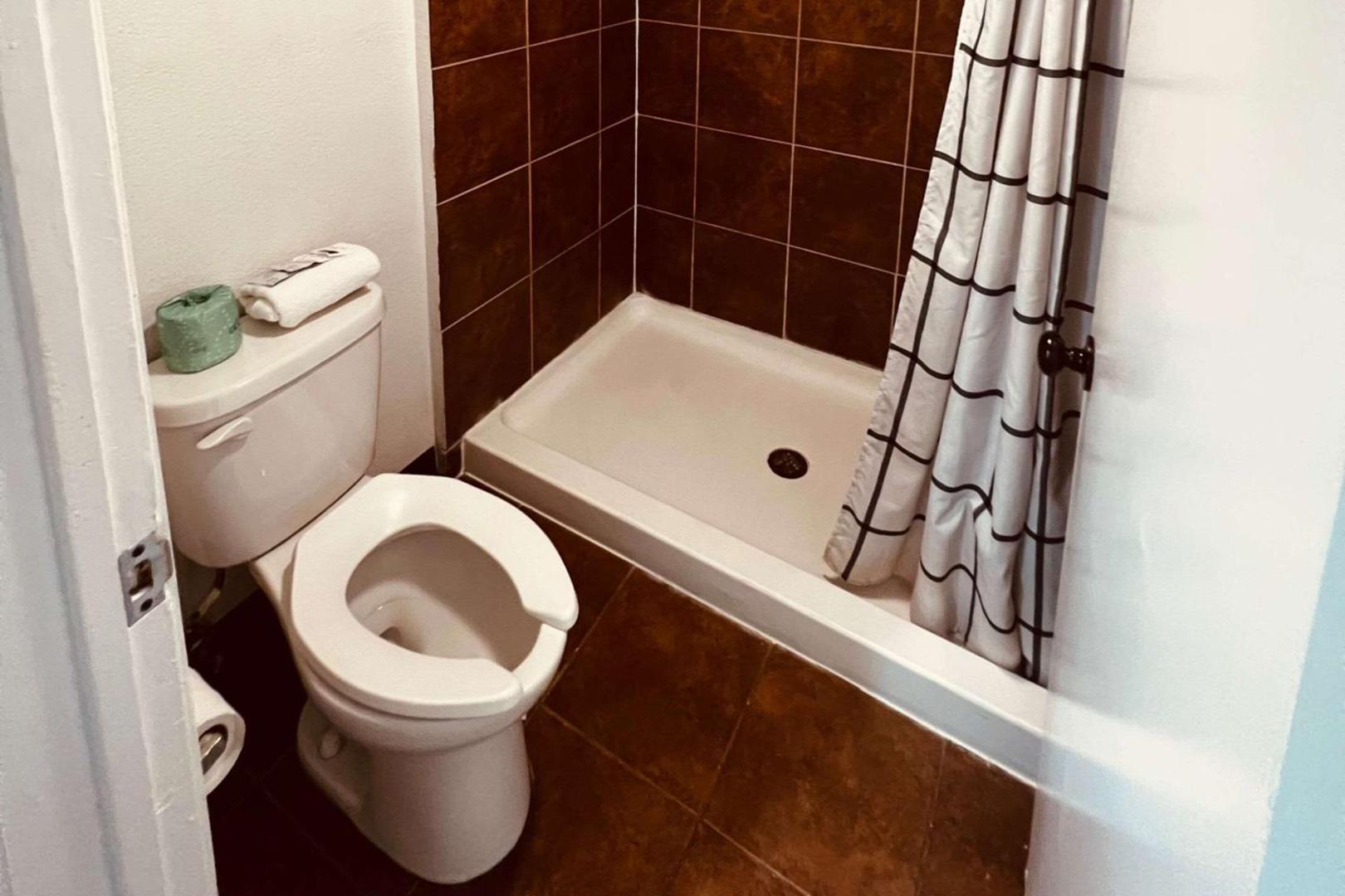 Econo Lodge Inn & Suites