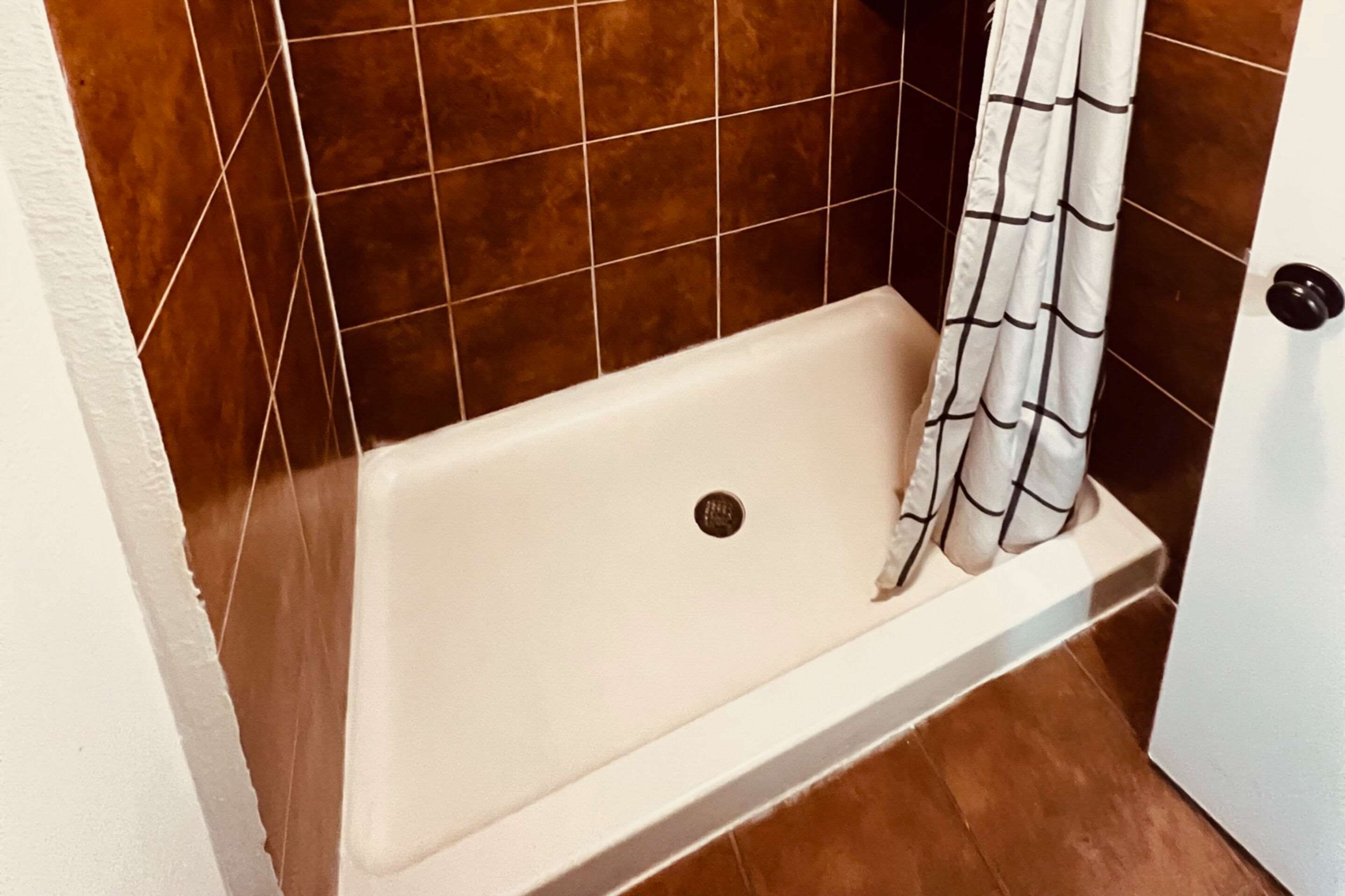 Econo Lodge Inn & Suites