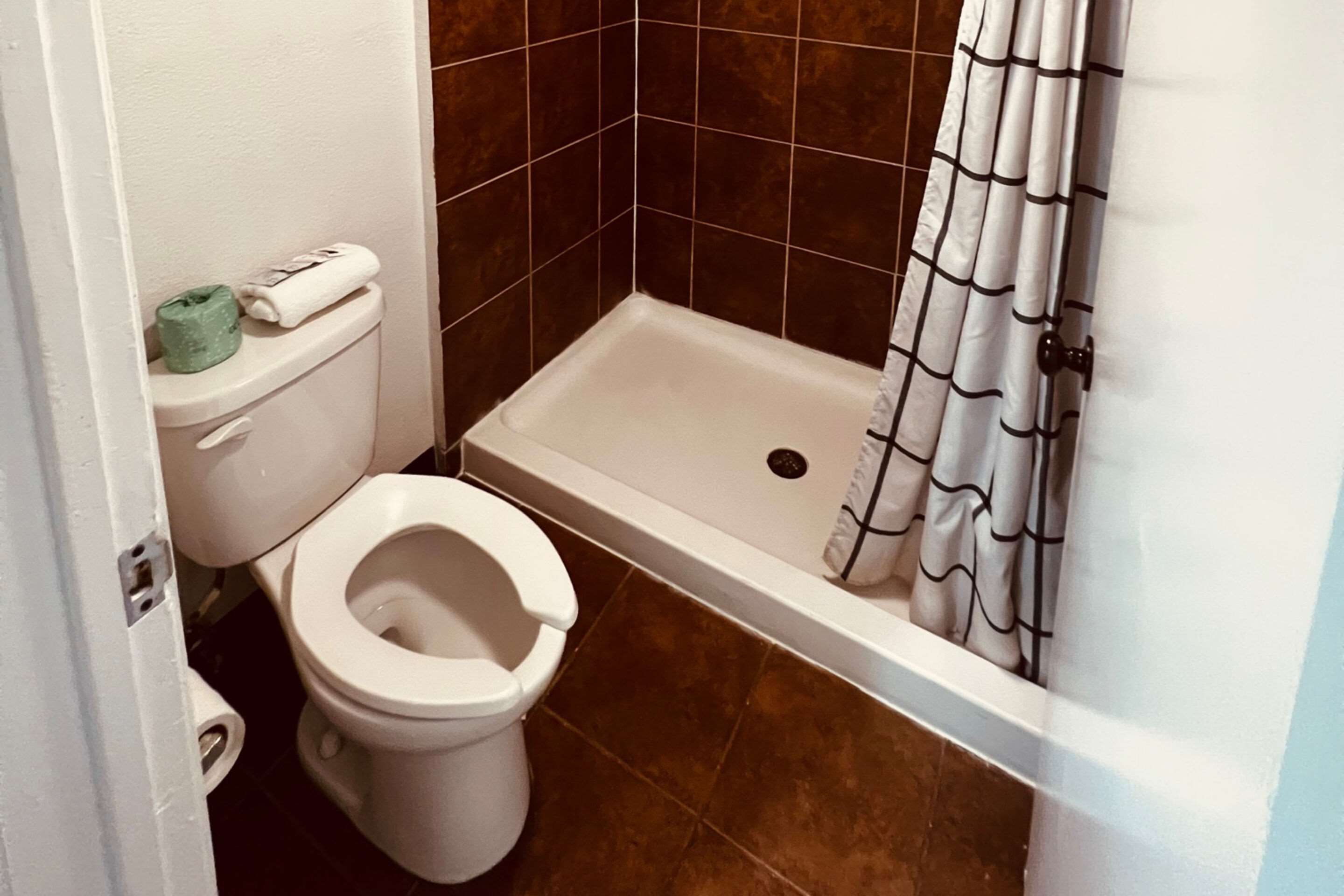 Econo Lodge Inn & Suites