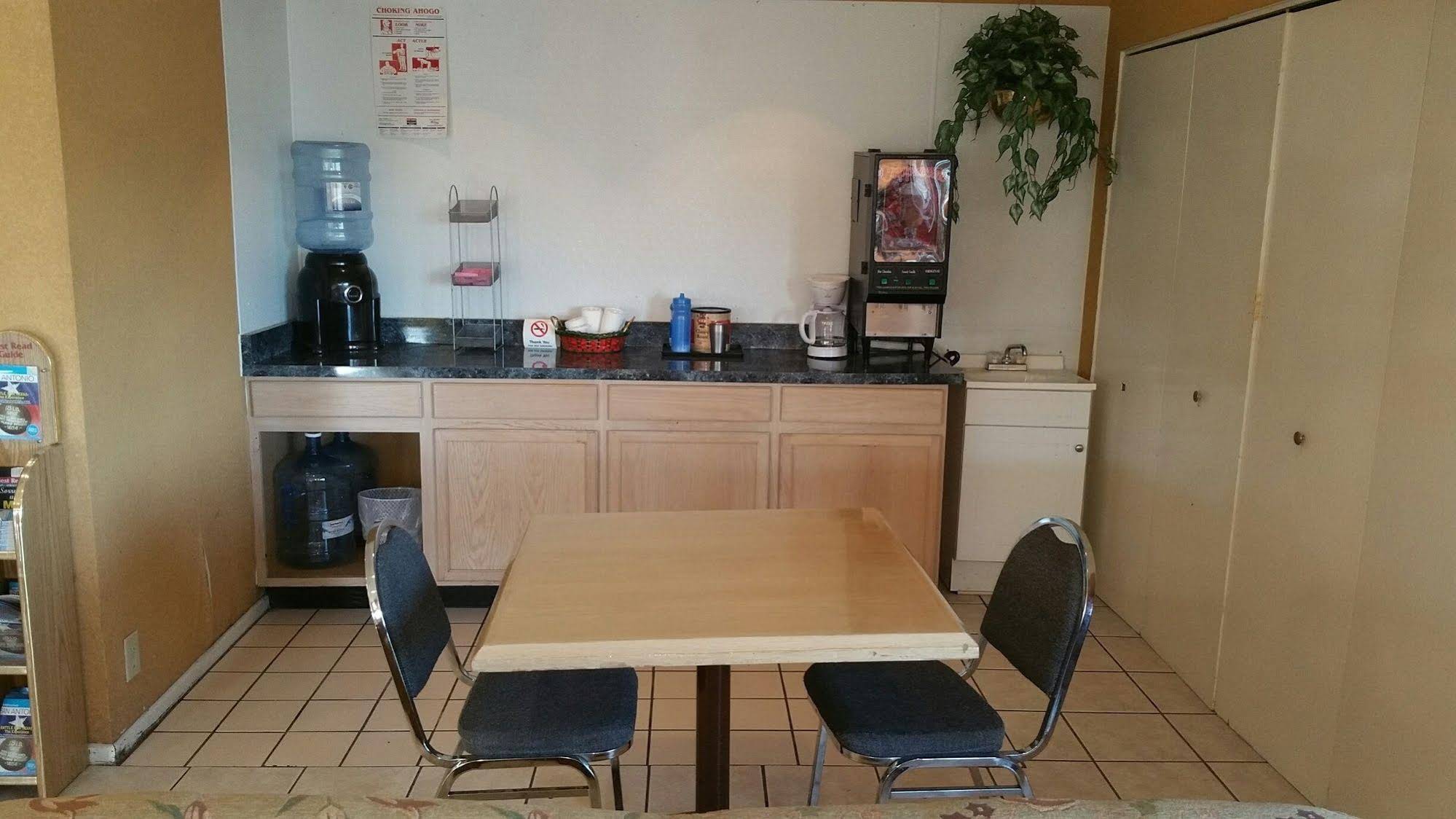Oyo Hotel San Antonio Lackland AFB Seaworld Hwy 90 W