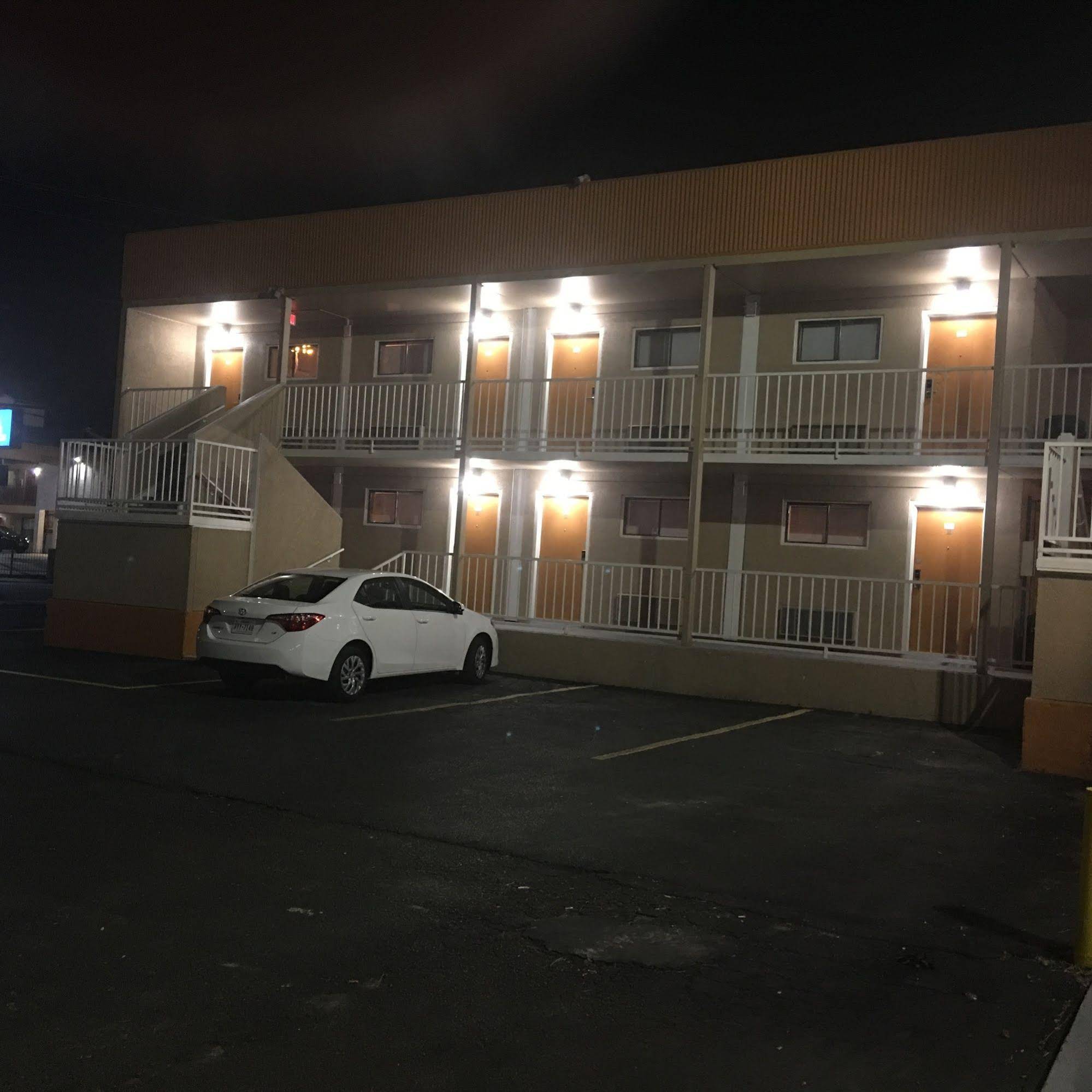 Oyo Hotel San Antonio Lackland AFB Seaworld Hwy 90 W