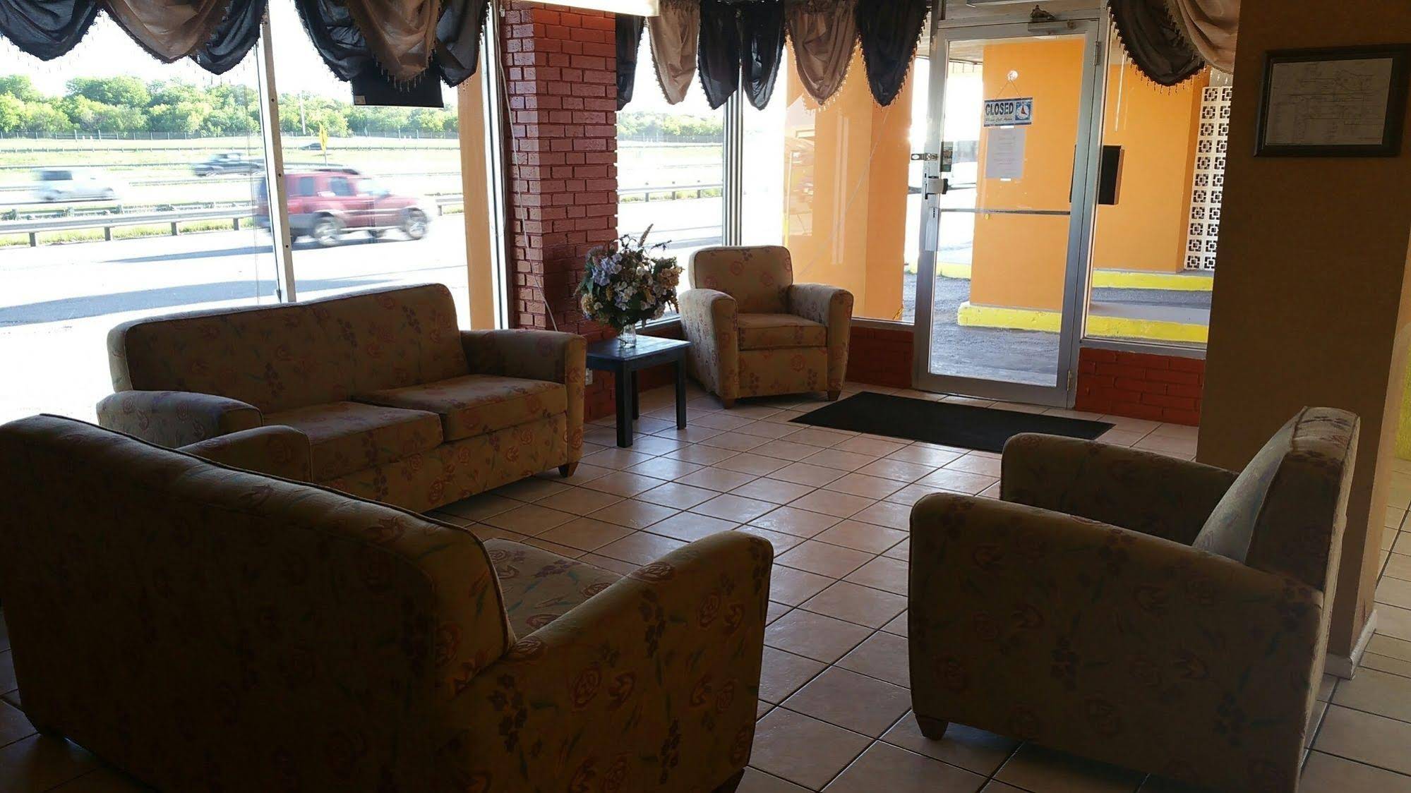 Oyo Hotel San Antonio Lackland AFB Seaworld Hwy 90 W
