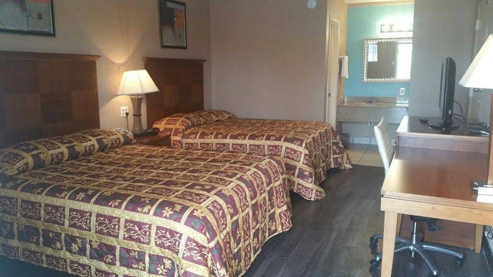Oyo Hotel San Antonio Lackland AFB Seaworld Hwy 90 W