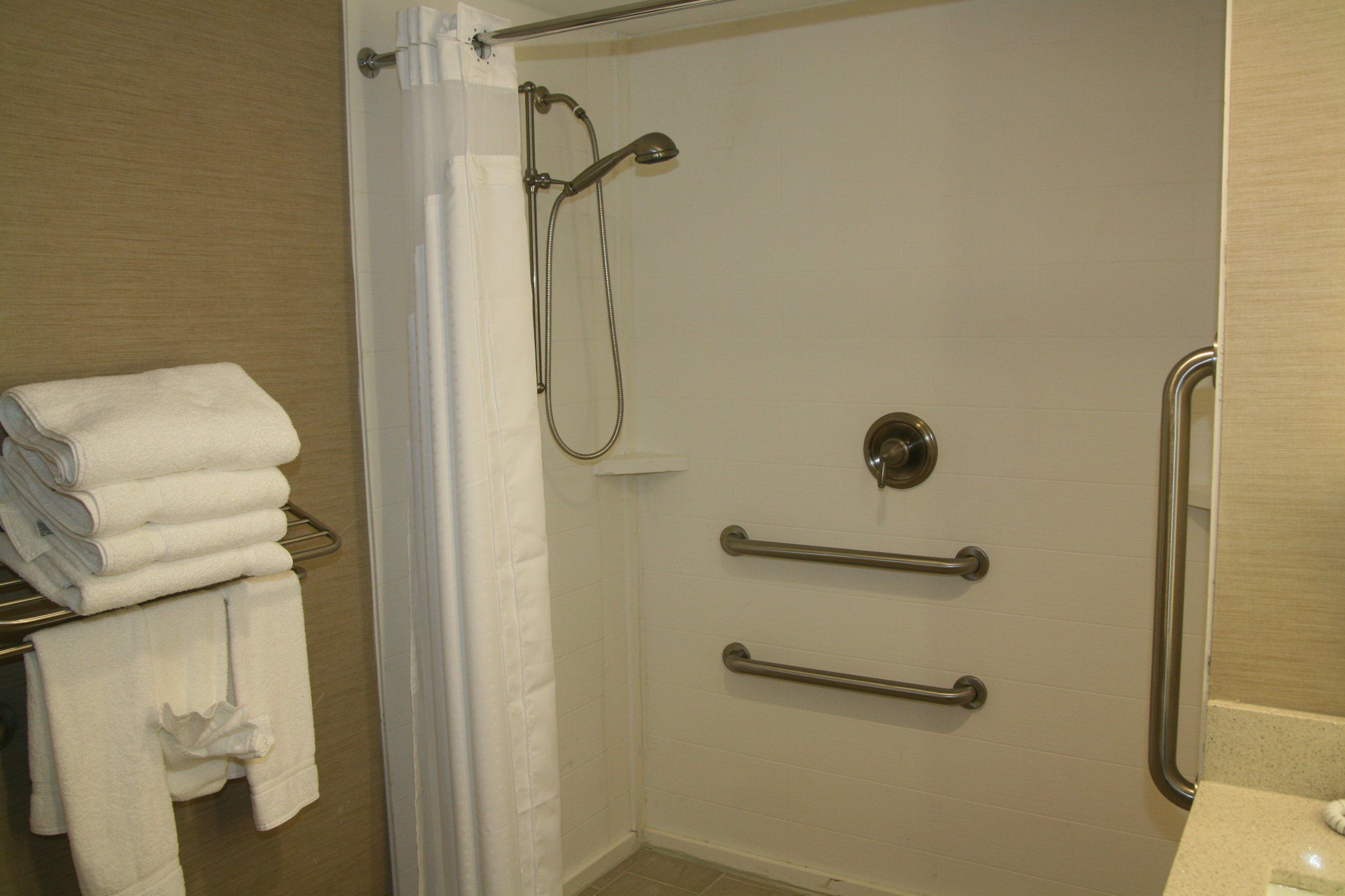 Holiday Inn Express & Suites San Antonio Medical-Six Flags