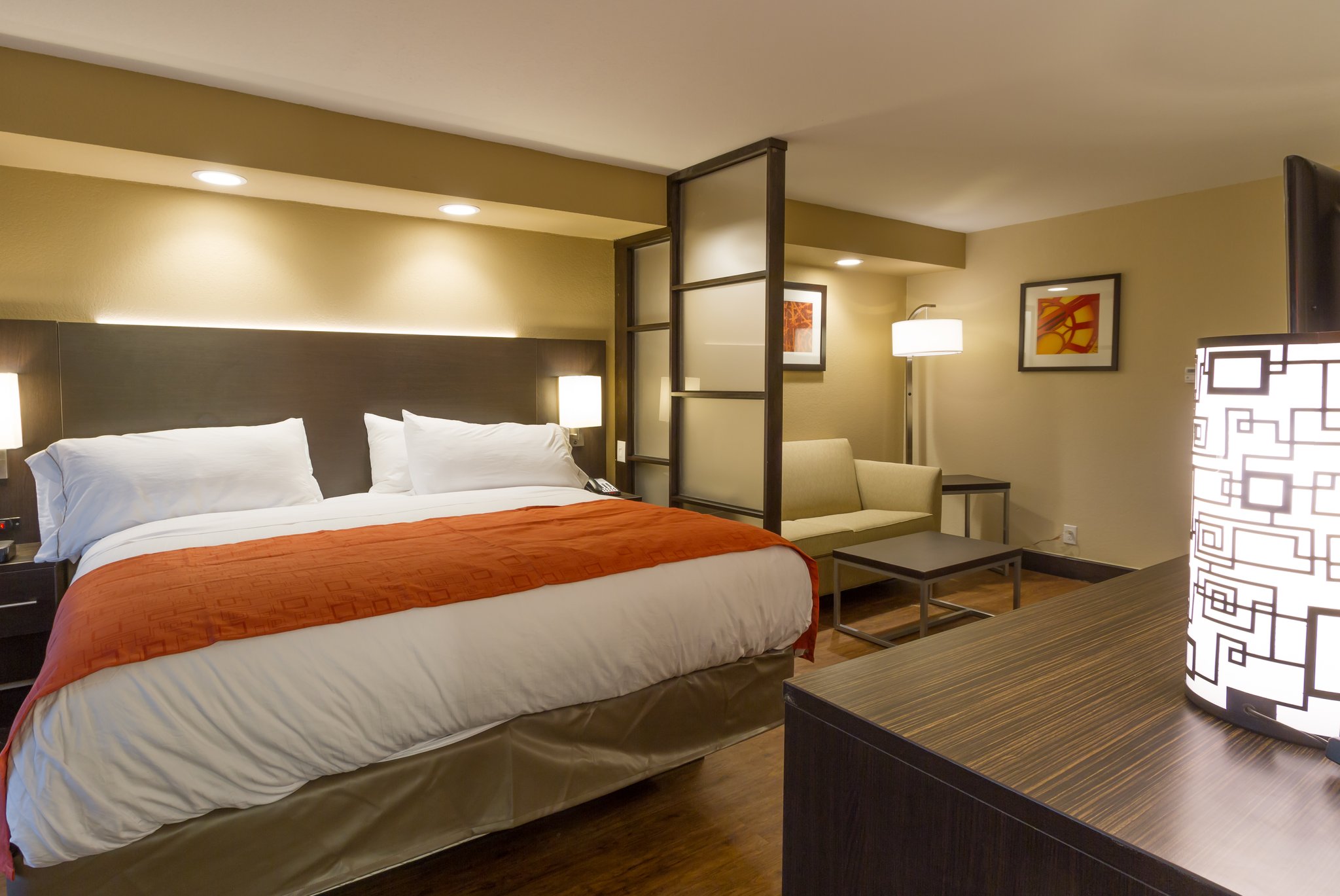 Holiday Inn Express & Suites San Antonio Medical-Six Flags