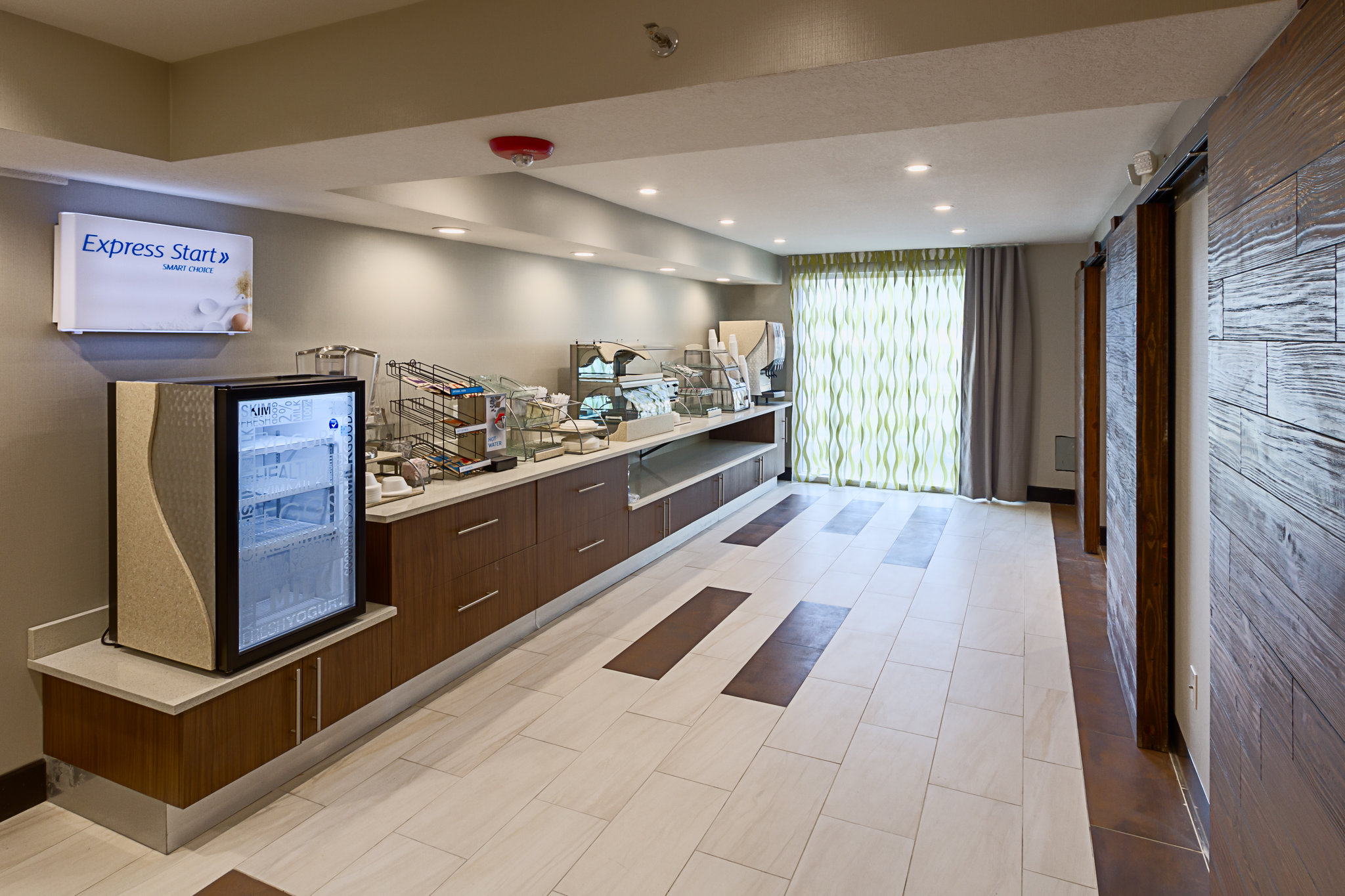 Holiday Inn Express & Suites San Antonio Medical-Six Flags