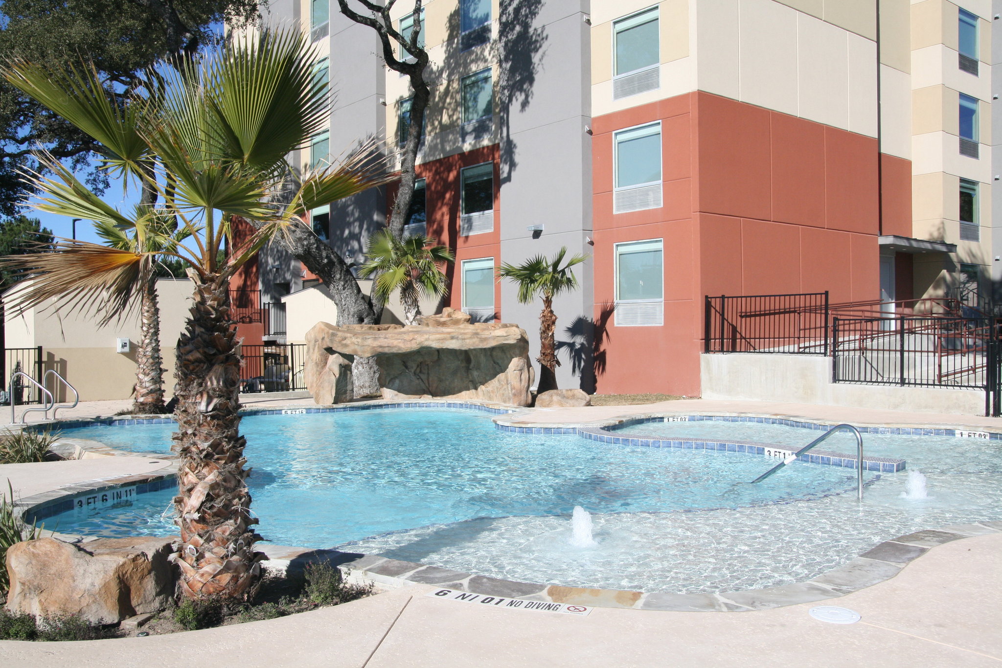 Holiday Inn Express & Suites San Antonio Medical-Six Flags