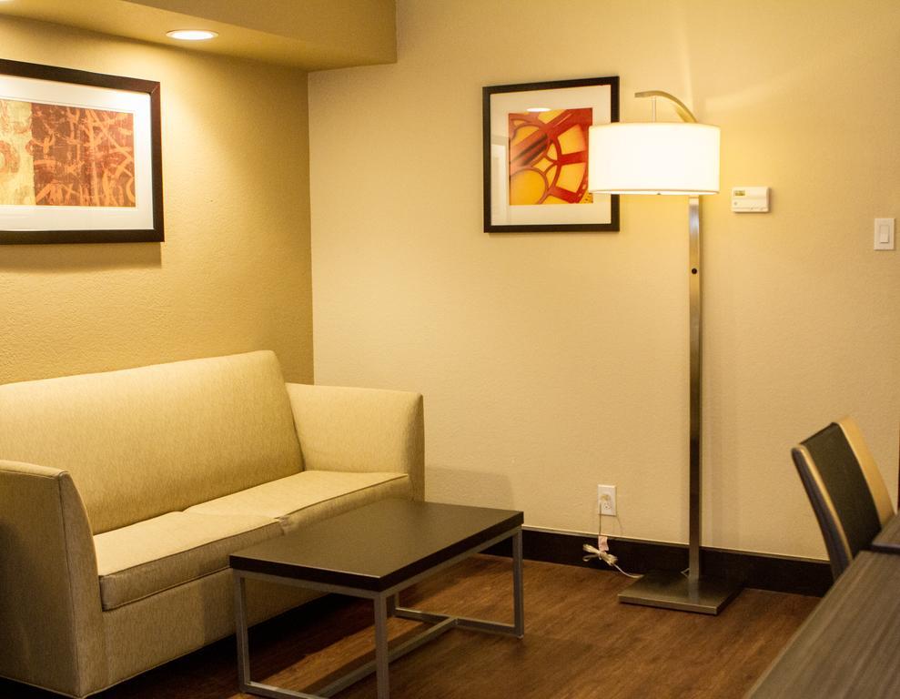 Holiday Inn Express & Suites San Antonio Medical-Six Flags