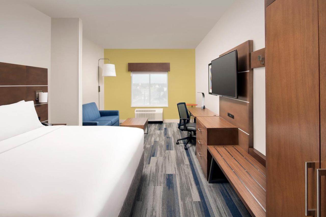 Holiday Inn Express & Suites San Antonio North Windcrest