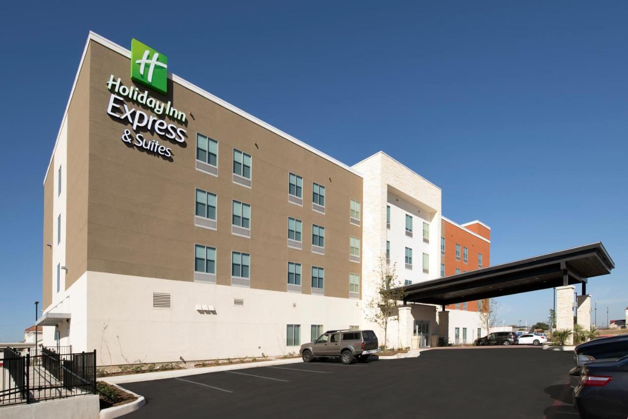 Holiday Inn Express & Suites San Antonio North Windcrest