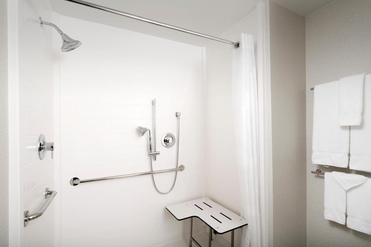 Holiday Inn Express & Suites San Antonio North Windcrest